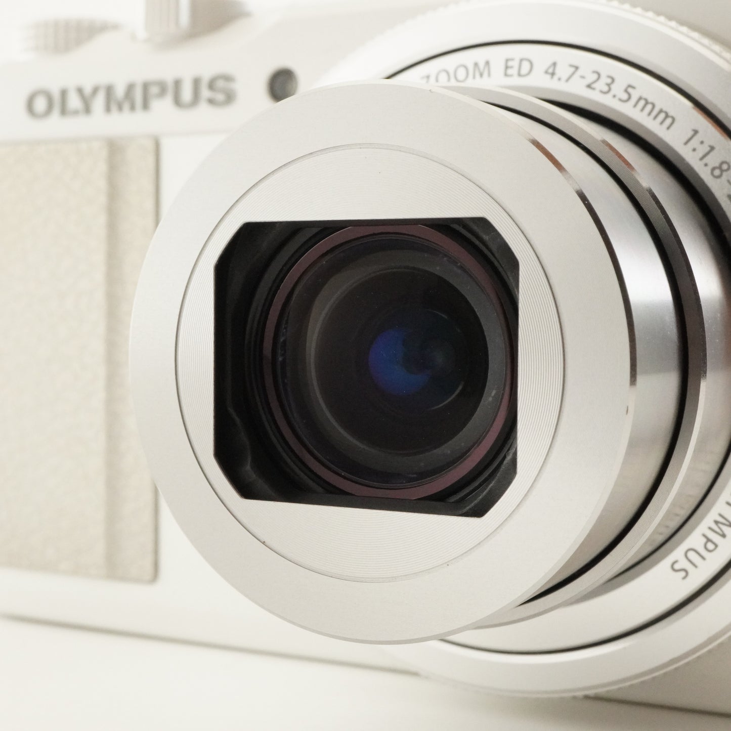 OLYMPUS STYLUS XZ-10 White + 4GB SDHC Card Digital Camera from Japan #11301
