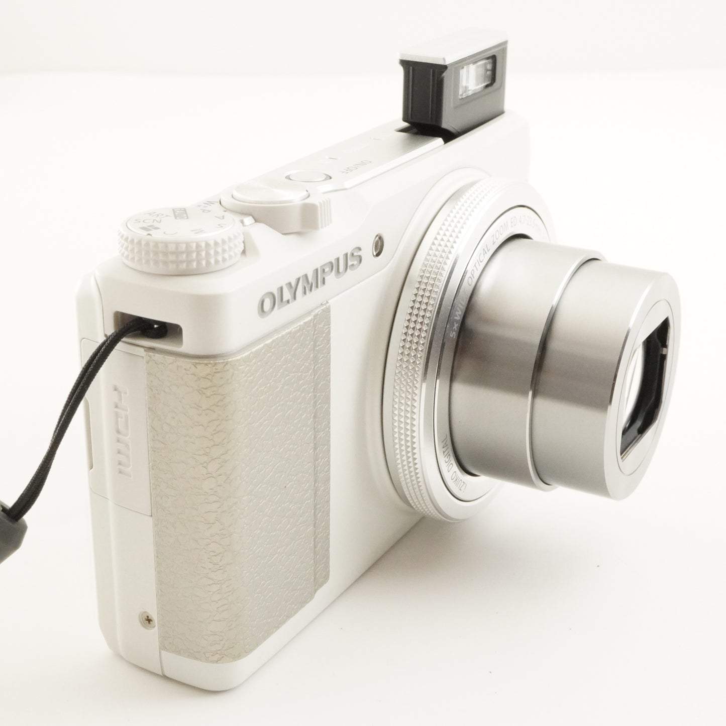 OLYMPUS STYLUS XZ-10 White + 4GB SDHC Card Digital Camera from Japan #11301