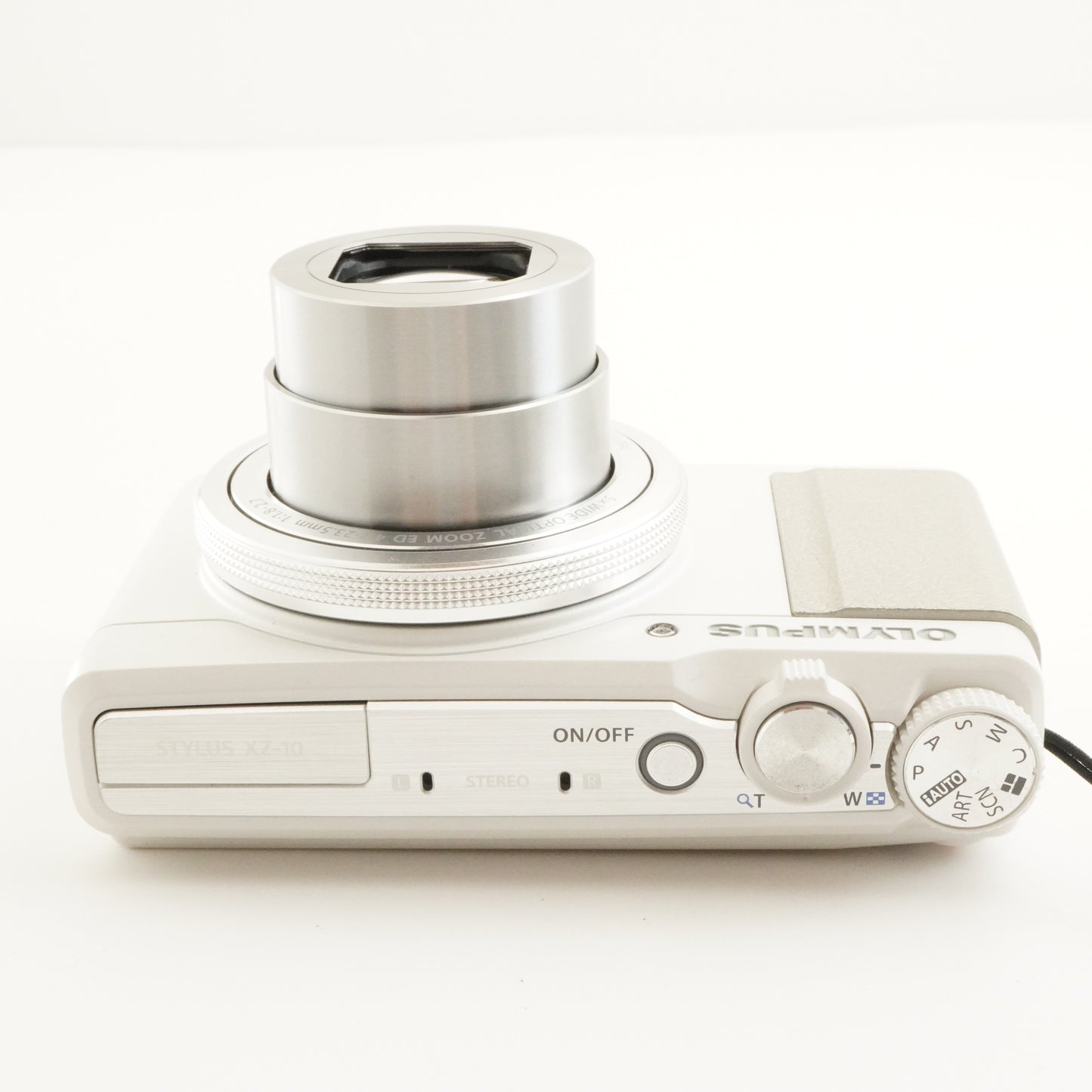 OLYMPUS STYLUS XZ-10 White + 4GB SDHC Card Digital Camera from Japan #11301