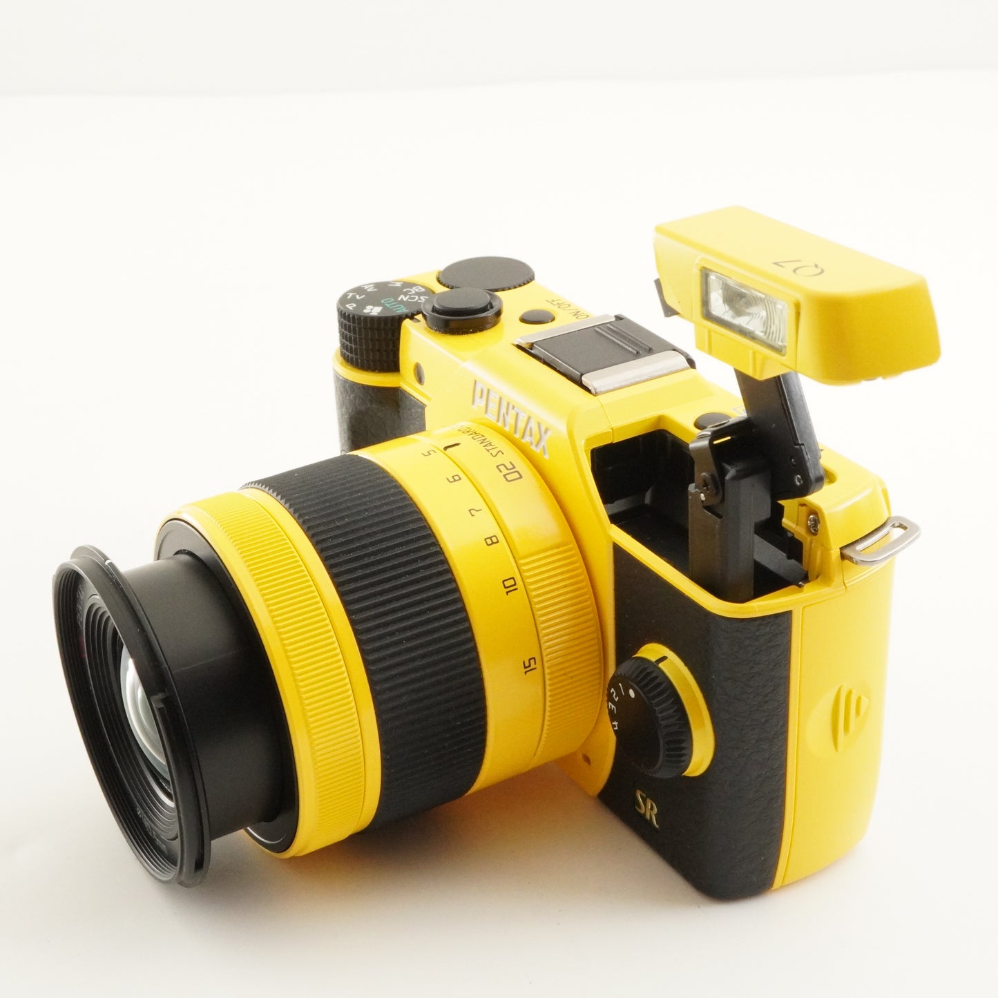 [2,068 Shots] PENTAX Q7 + 02 smc 5-15mm Yellow + 4GB SDHC Card from Japan #11345