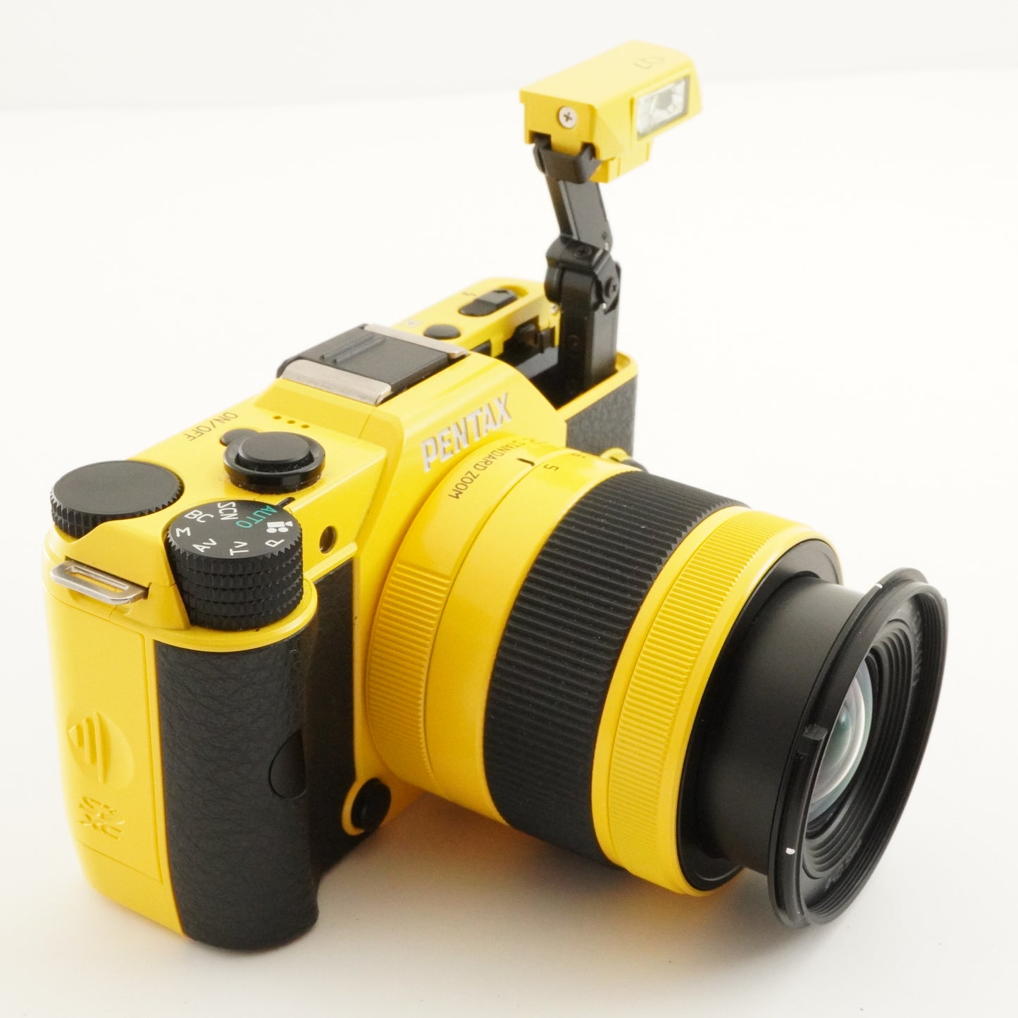 [2,068 Shots] PENTAX Q7 + 02 smc 5-15mm Yellow + 4GB SDHC Card from Japan #11345