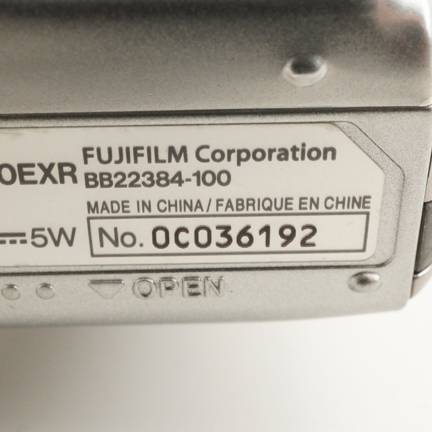 FUJIFILM FinePix F300 EXR Silver + 4GB SDHC Card from Japan #11396