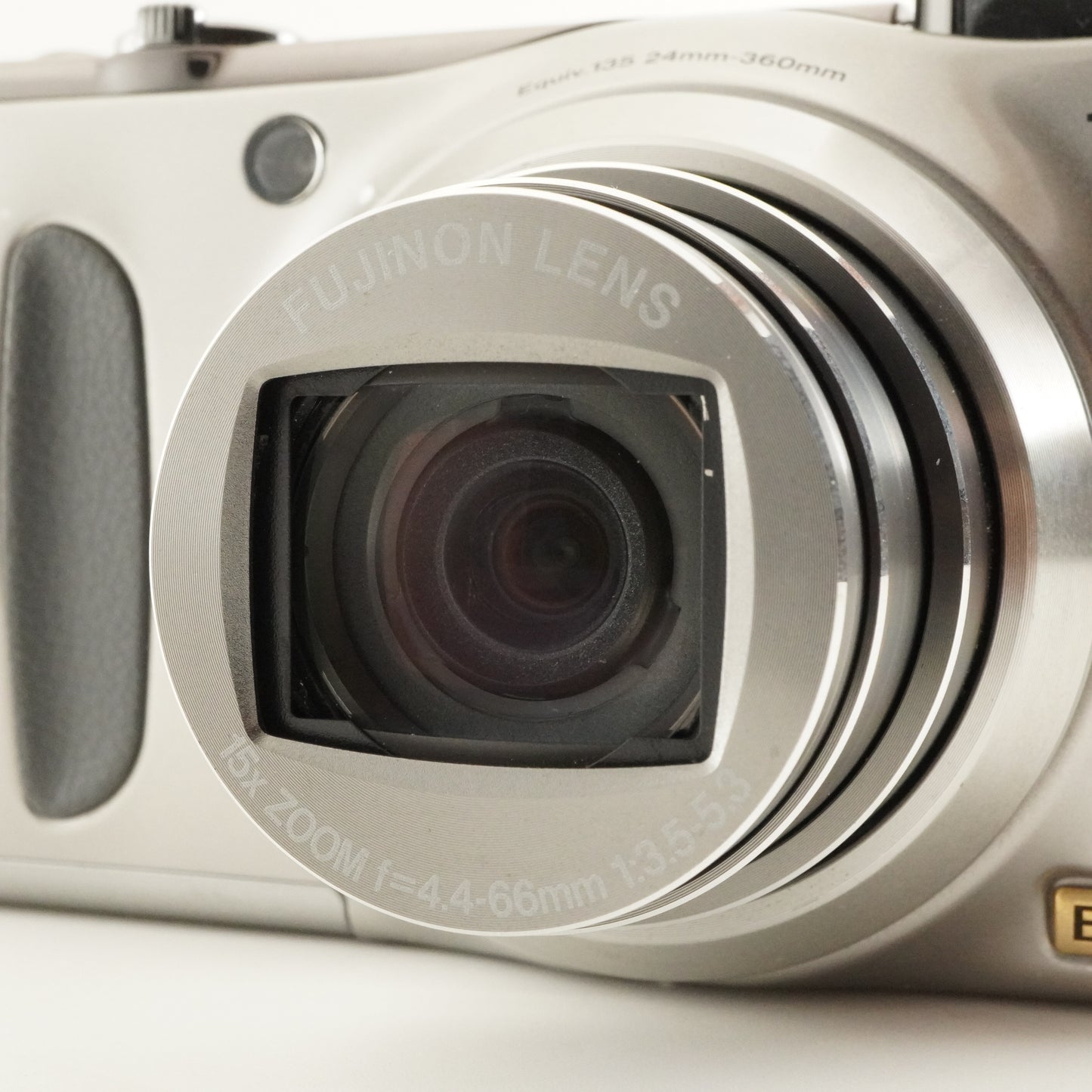 FUJIFILM FinePix F300 EXR Silver + 4GB SDHC Card from Japan #11396