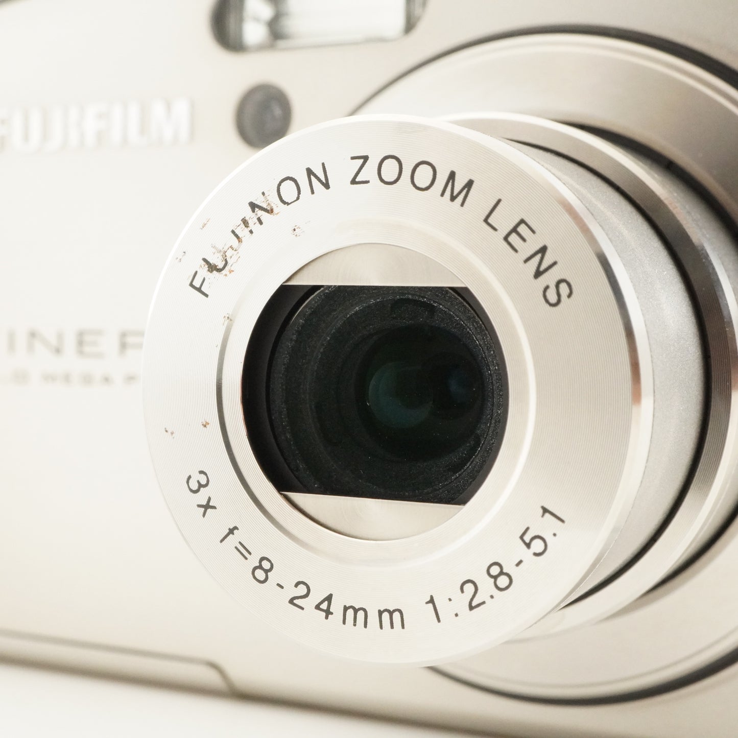 FUJIFILM FINEPIX F50fd Silver + 4GB SDHC Card Digital Camera from Japan #11687