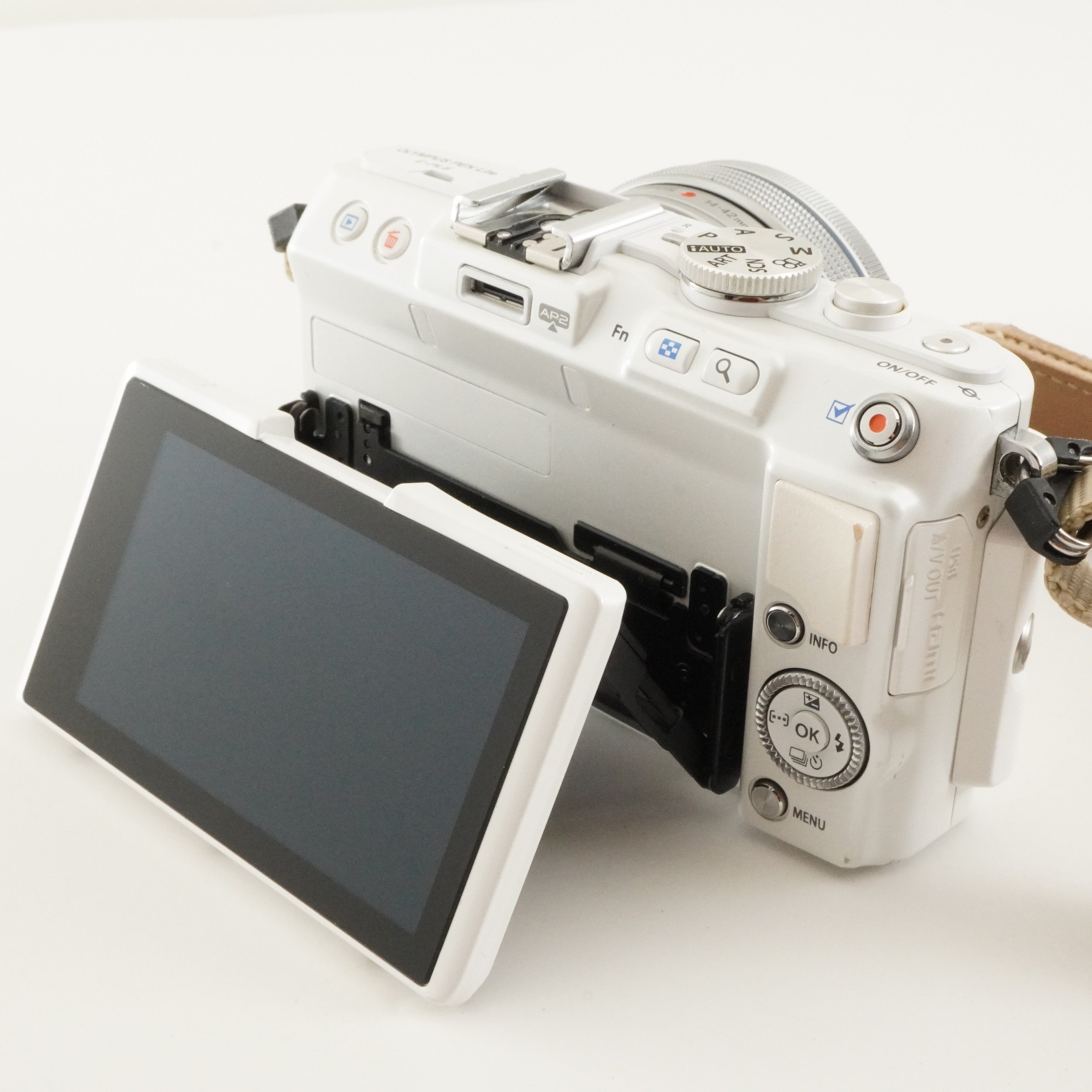 10,180 Shots/ OLYMPUS PEN Lite E-PL6 White+14-42+40-150+4GB SD