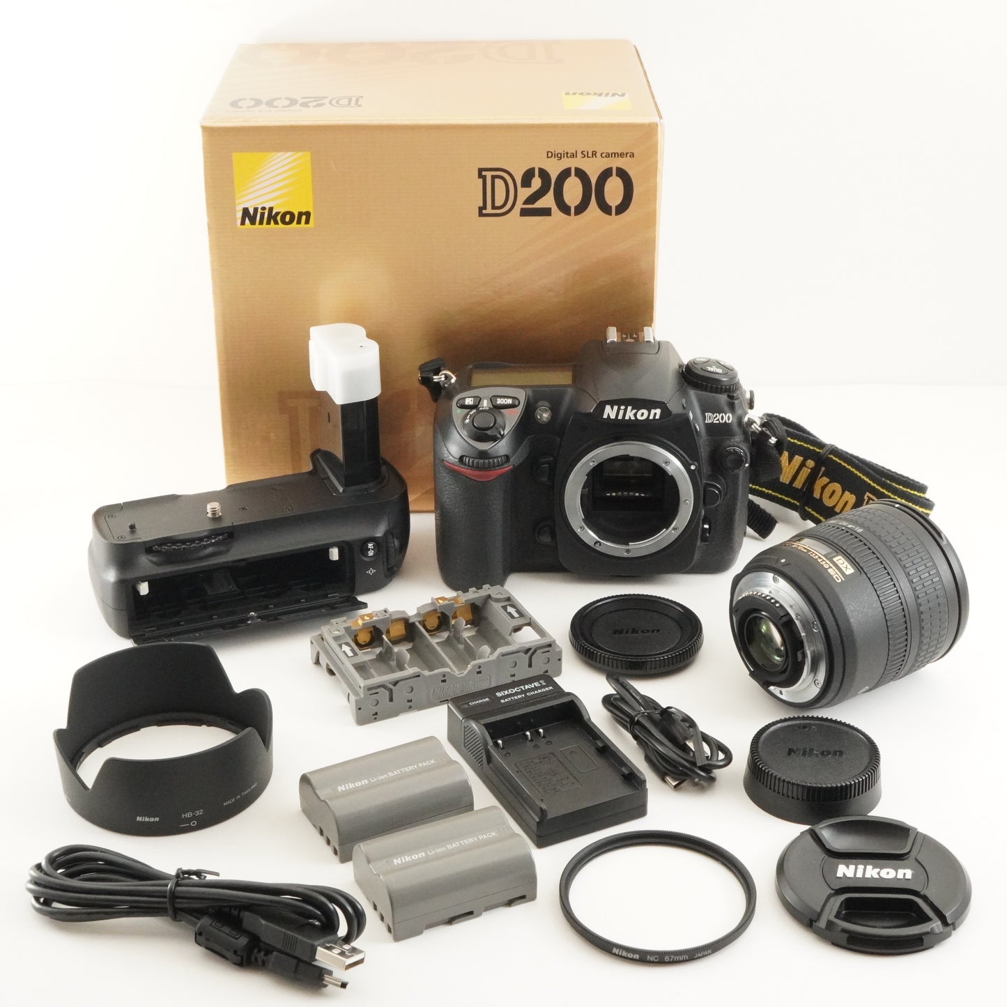 8,761 Shots / Nikon D200 In Box + MB-D200 + AF-S 18-70mm from Japan #11902