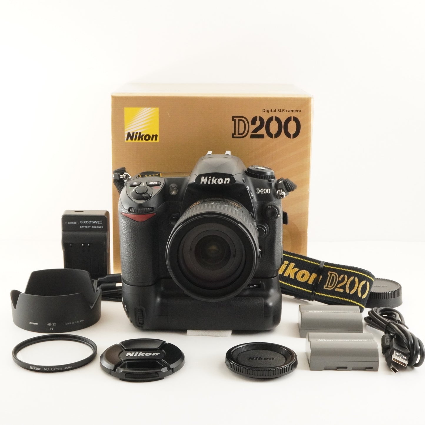 8,761 Shots / Nikon D200 In Box + MB-D200 + AF-S 18-70mm from Japan #11902