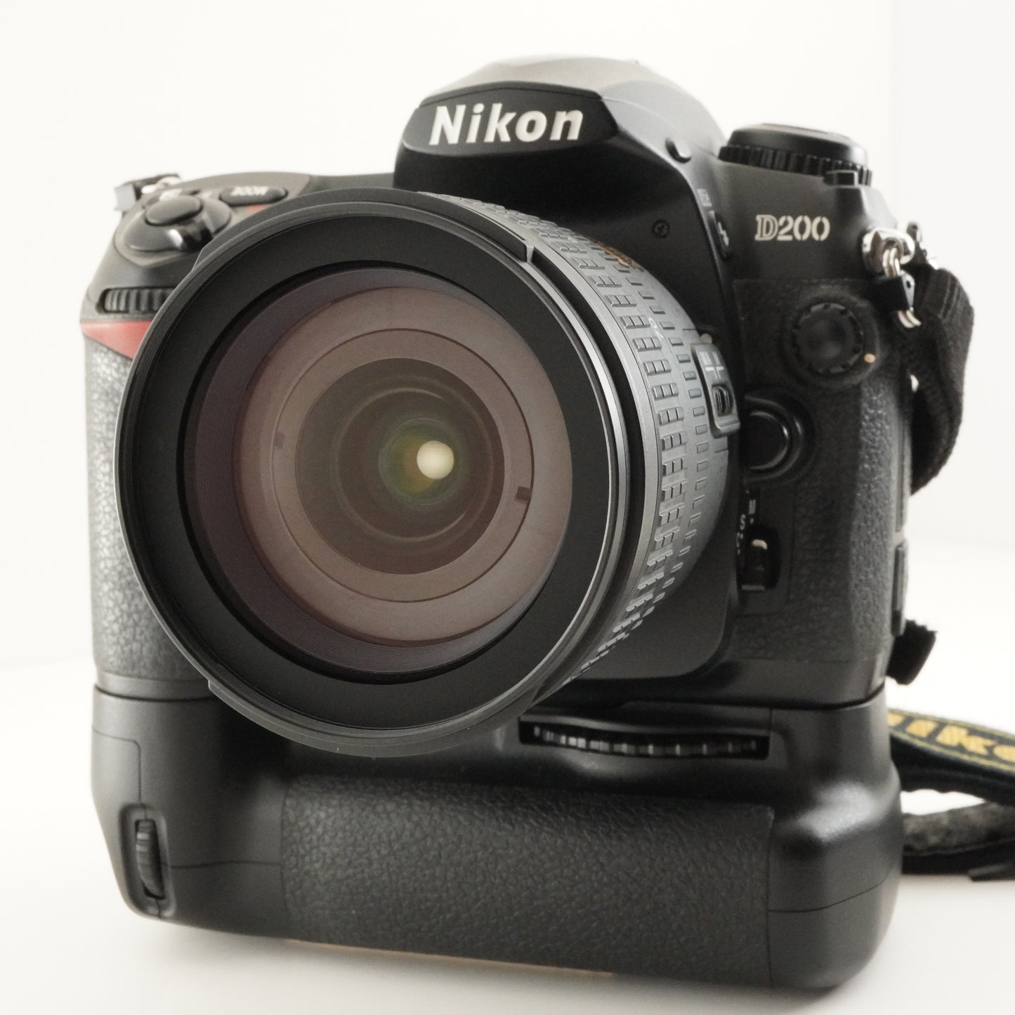 8,761 Shots / Nikon D200 In Box + MB-D200 + AF-S 18-70mm from Japan #11902