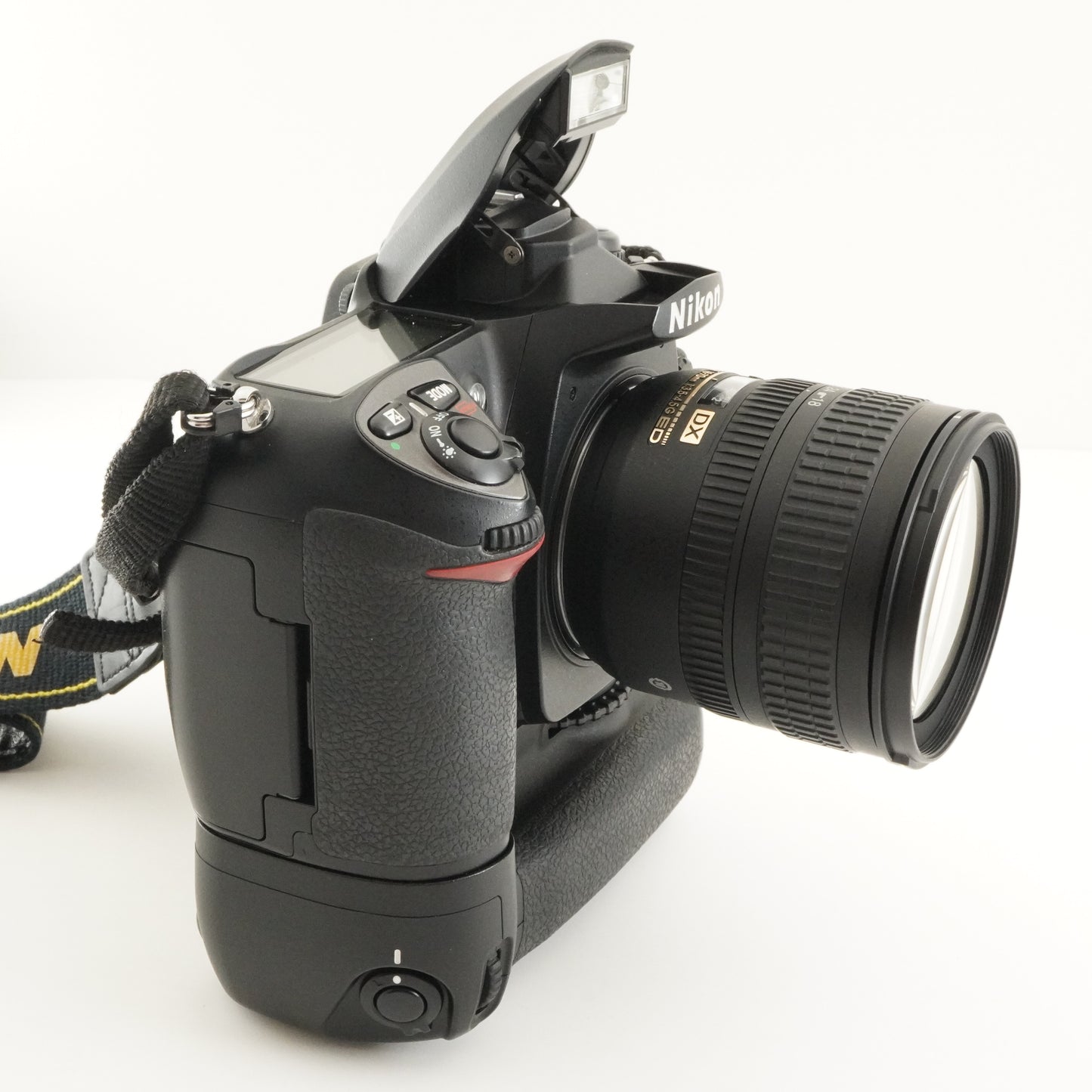 8,761 Shots / Nikon D200 In Box + MB-D200 + AF-S 18-70mm from Japan #11902