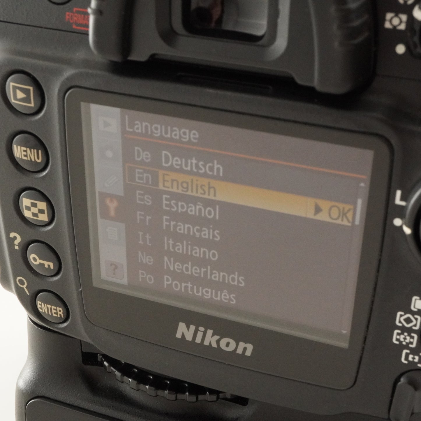 8,761 Shots / Nikon D200 In Box + MB-D200 + AF-S 18-70mm from Japan #11902