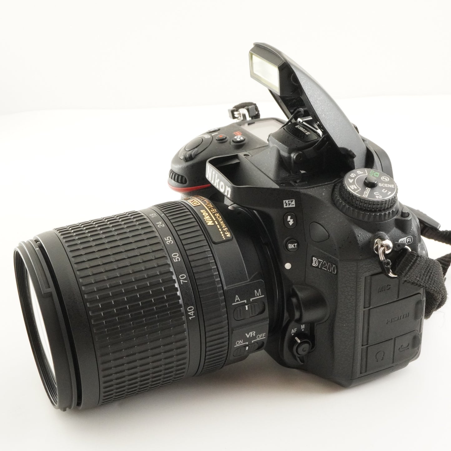 5,664 Shots / Nikon D7200 In Box + AF-S 18-140mm G ED VR from Japan #12082