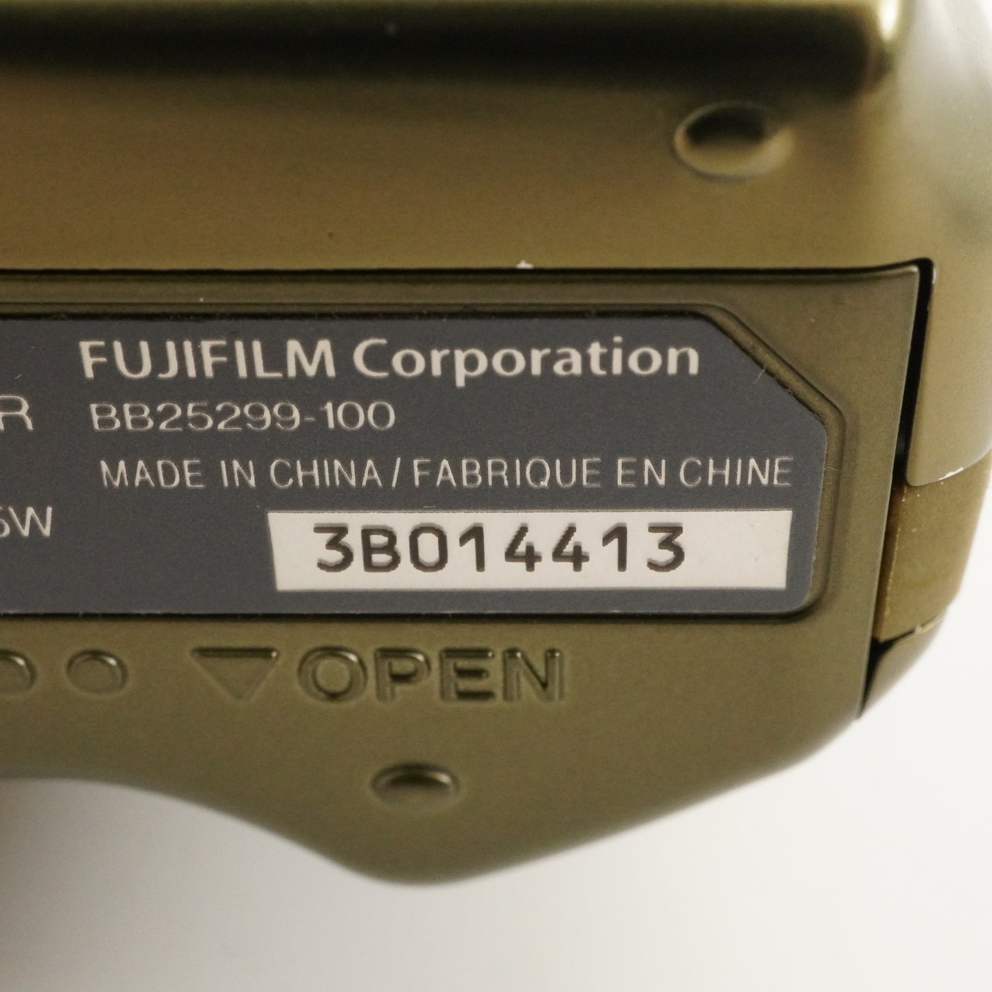 FUJIFILM FINEPIX F820 EXR Olive Green & 4GB SDHC Card from Japan #12165