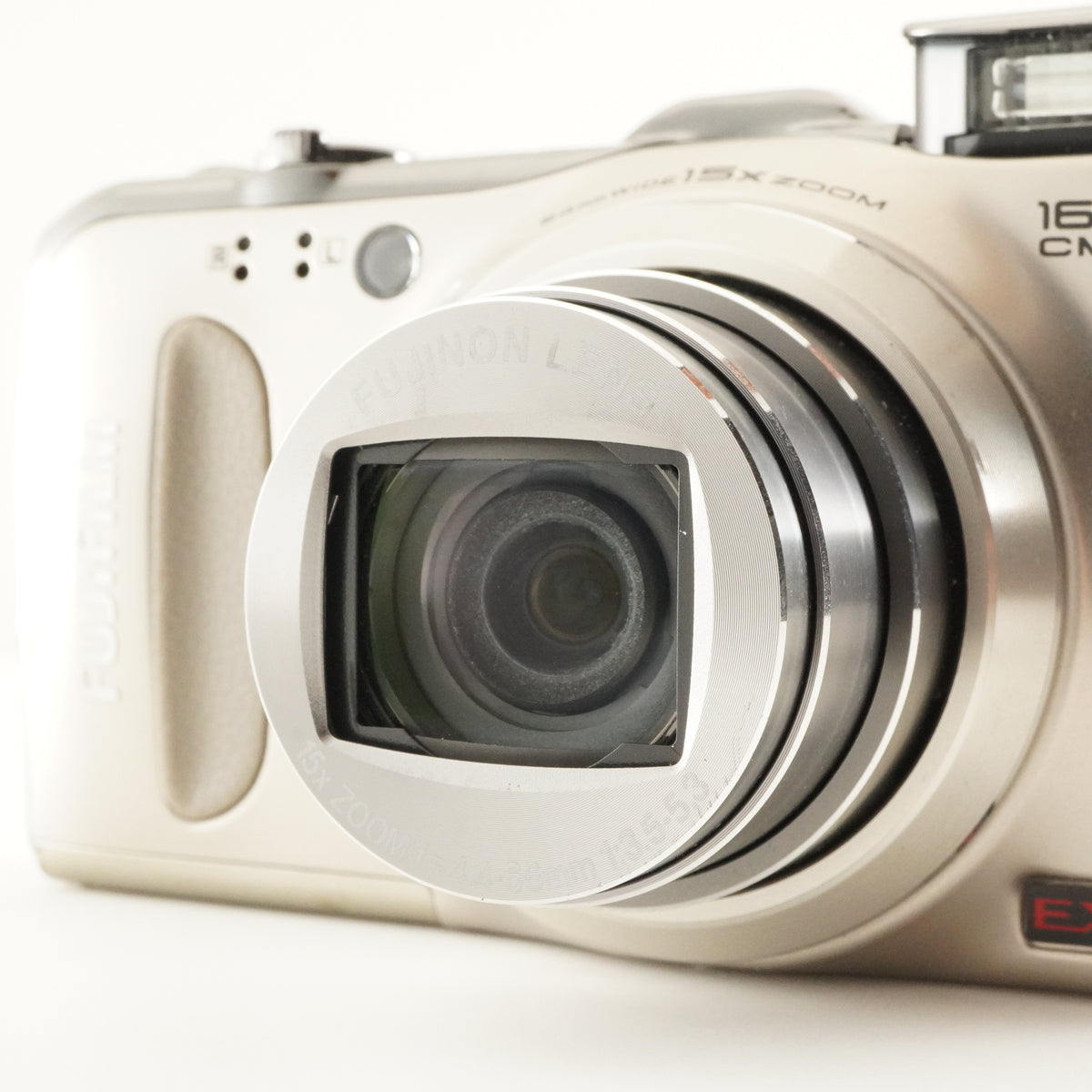 FUJIFILM FINEPIX F550 EXR Silver & 4GB SDHCCard Digital Camera from Japan #12386