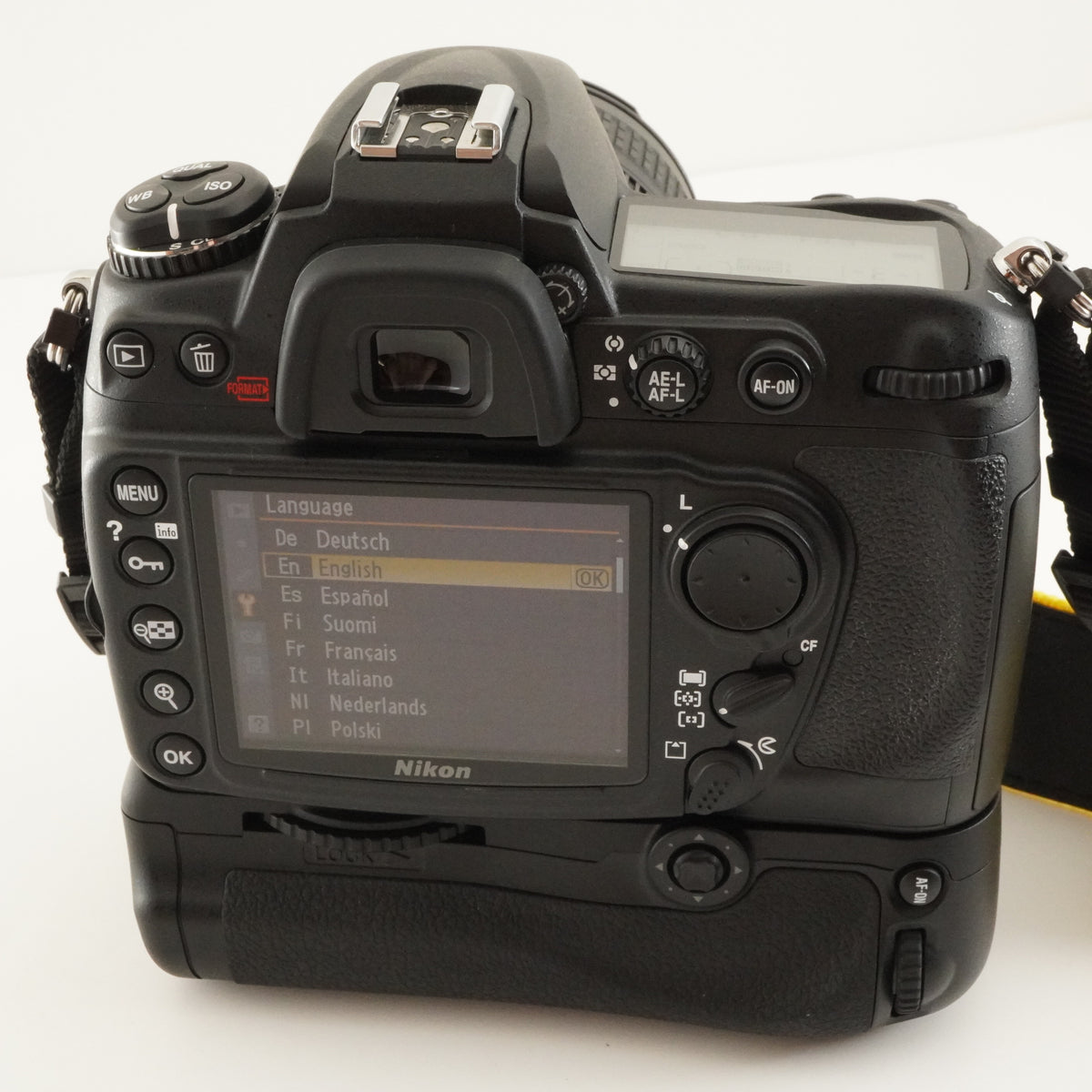 4,131 Shots / Nikon D300 & MB-D10 & AF-S 18-70mm & 4GB CF Card from Japan #12475