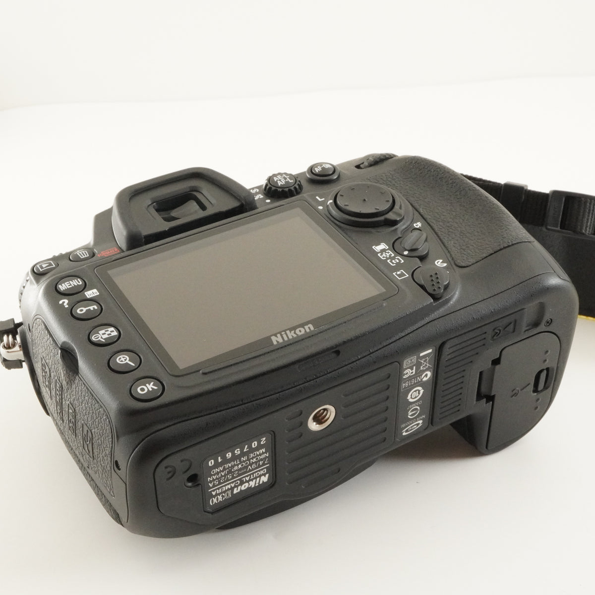 4,131 Shots / Nikon D300 & MB-D10 & AF-S 18-70mm & 4GB CF Card from Japan #12475