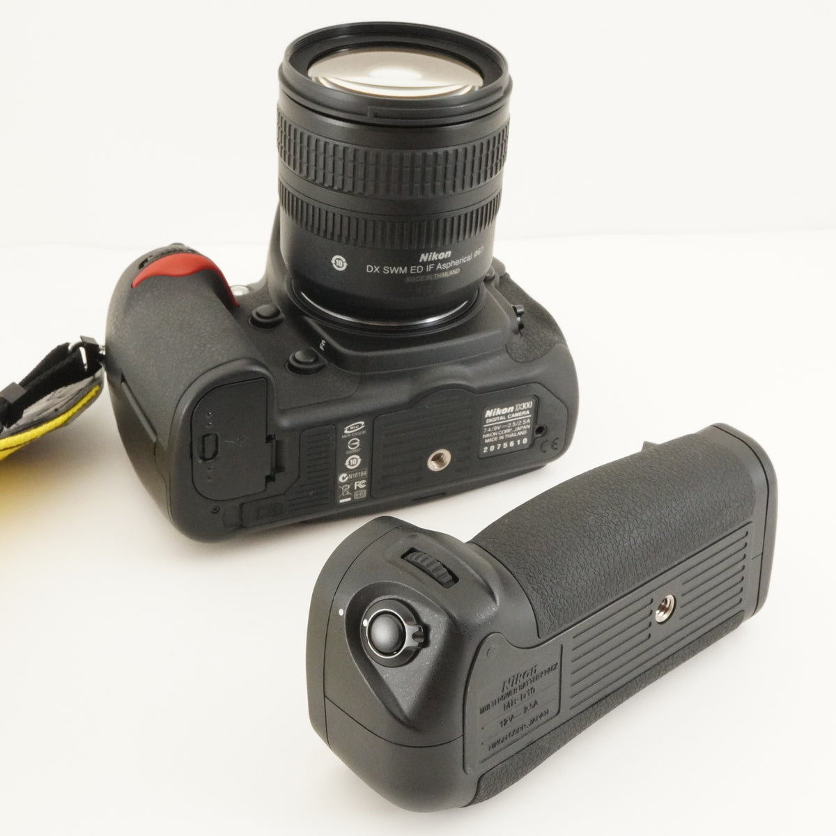 4,131 Shots / Nikon D300 & MB-D10 & AF-S 18-70mm & 4GB CF Card from Japan #12475