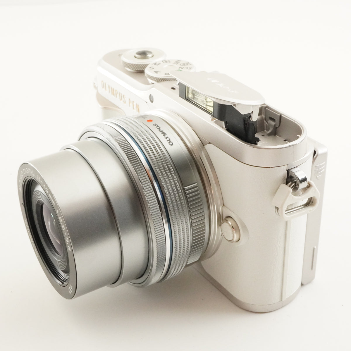 4,679 Shots/ OLYMPUS PEN E-PL10 White 14-42mm EZ + 16GB SDCard from Japan #12750