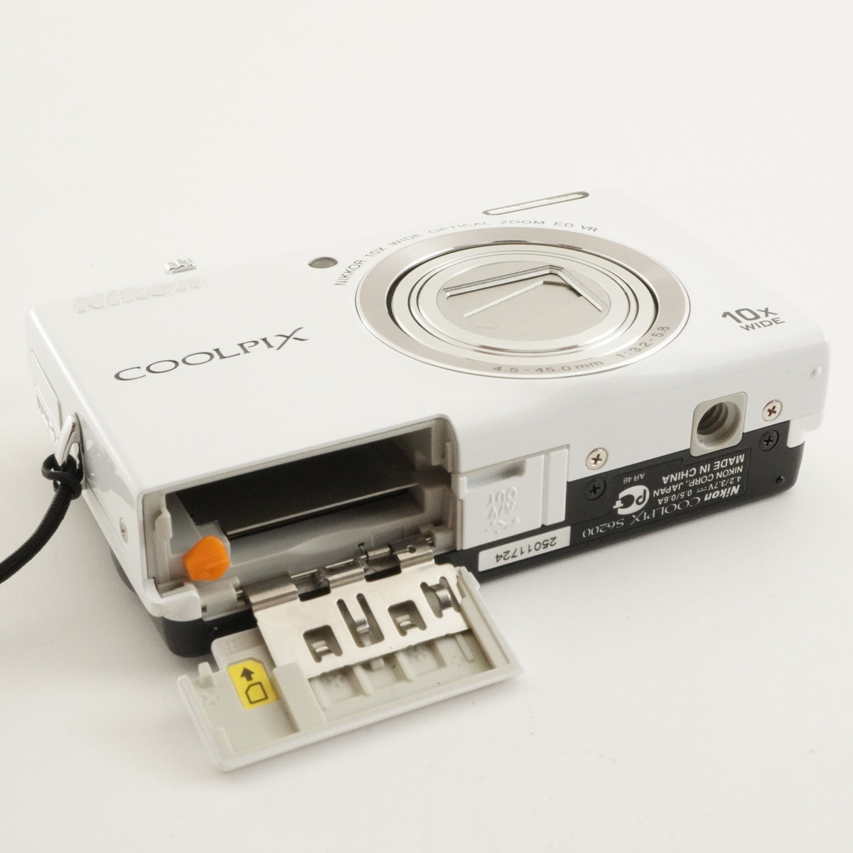 Nikon COOLPIX S6200 White + 4GB SDHC Card Digital Camera from Japan #12920