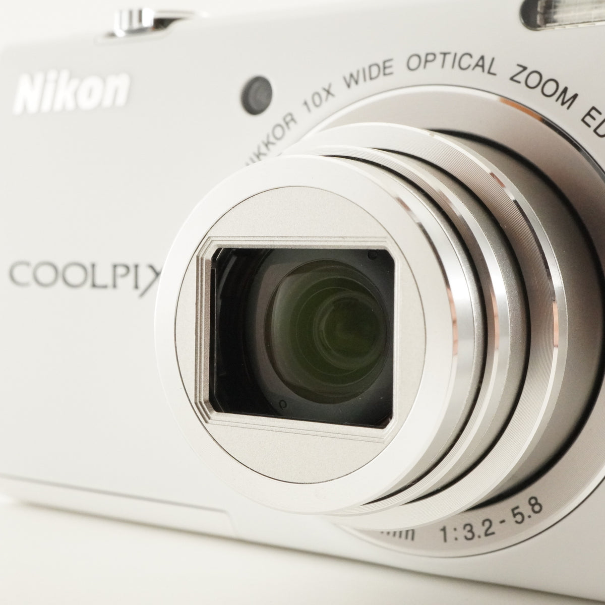 Nikon COOLPIX S6200 White + 4GB SDHC Card Digital Camera from Japan #12920