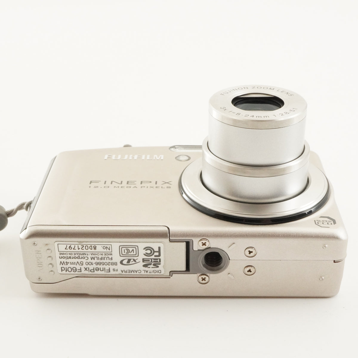FUJIFILM FINEPIX F60fd Silver + 4GB SDHC Card Digital Camera from Japan #13181