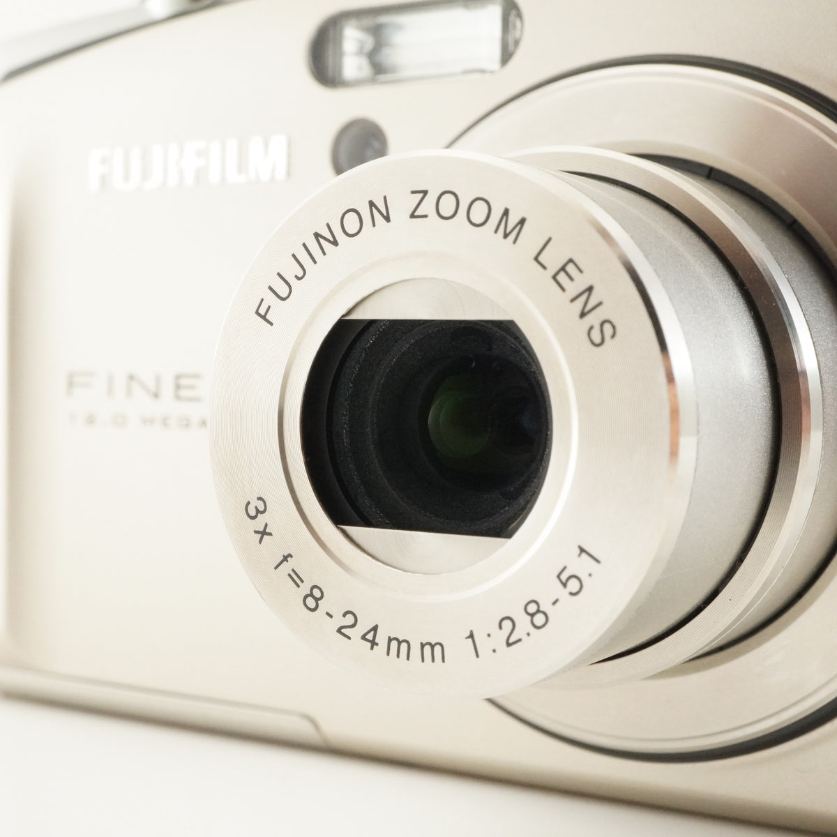 FUJIFILM FINEPIX F50fd Gold + 4GB SDHC Card Digital Camera from Japan #13194