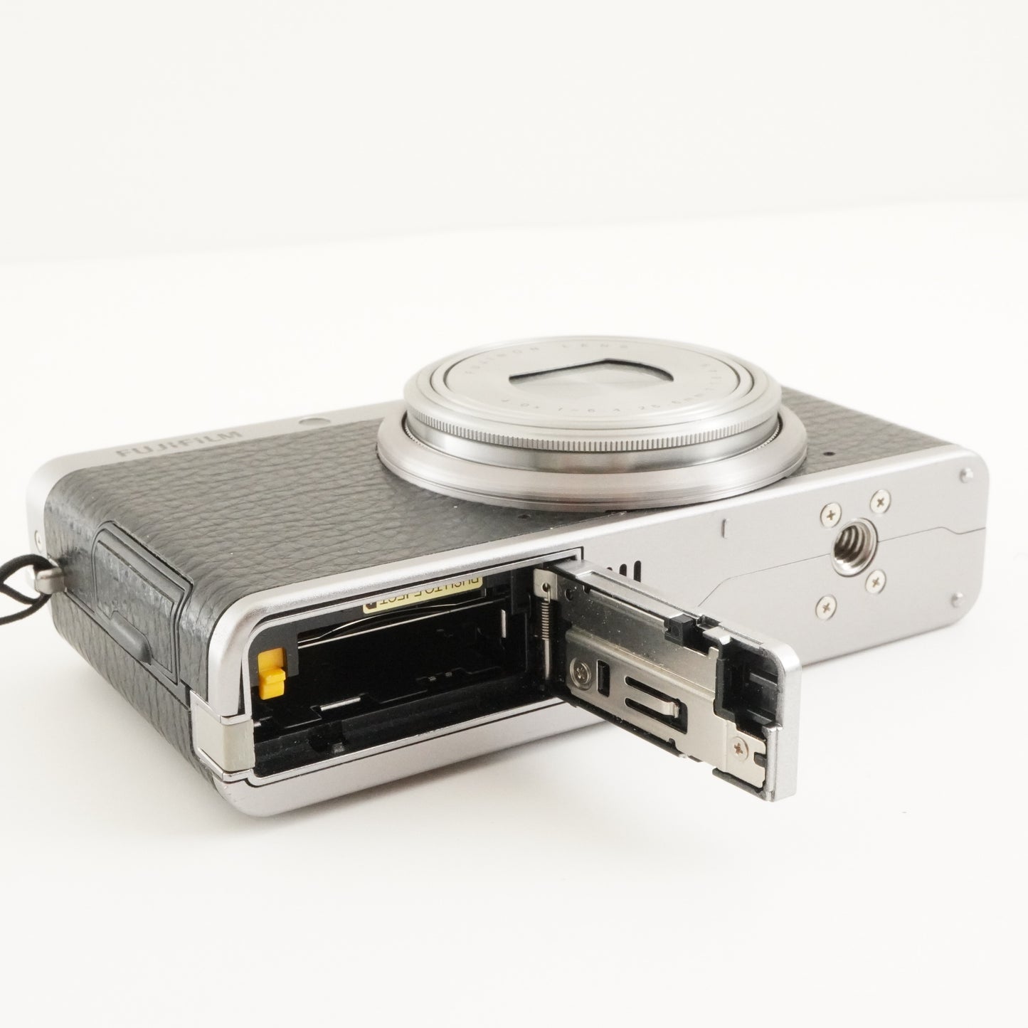 FUJIFILM XF1 Black With 4GB SDHC Card Digital Camera from Japan #7196