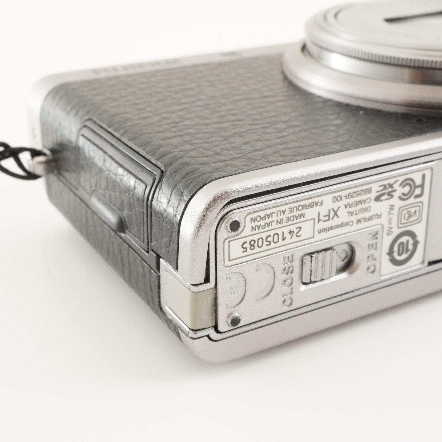 FUJIFILM XF1 Black With 4GB SDHC Card Digital Camera from Japan #7196