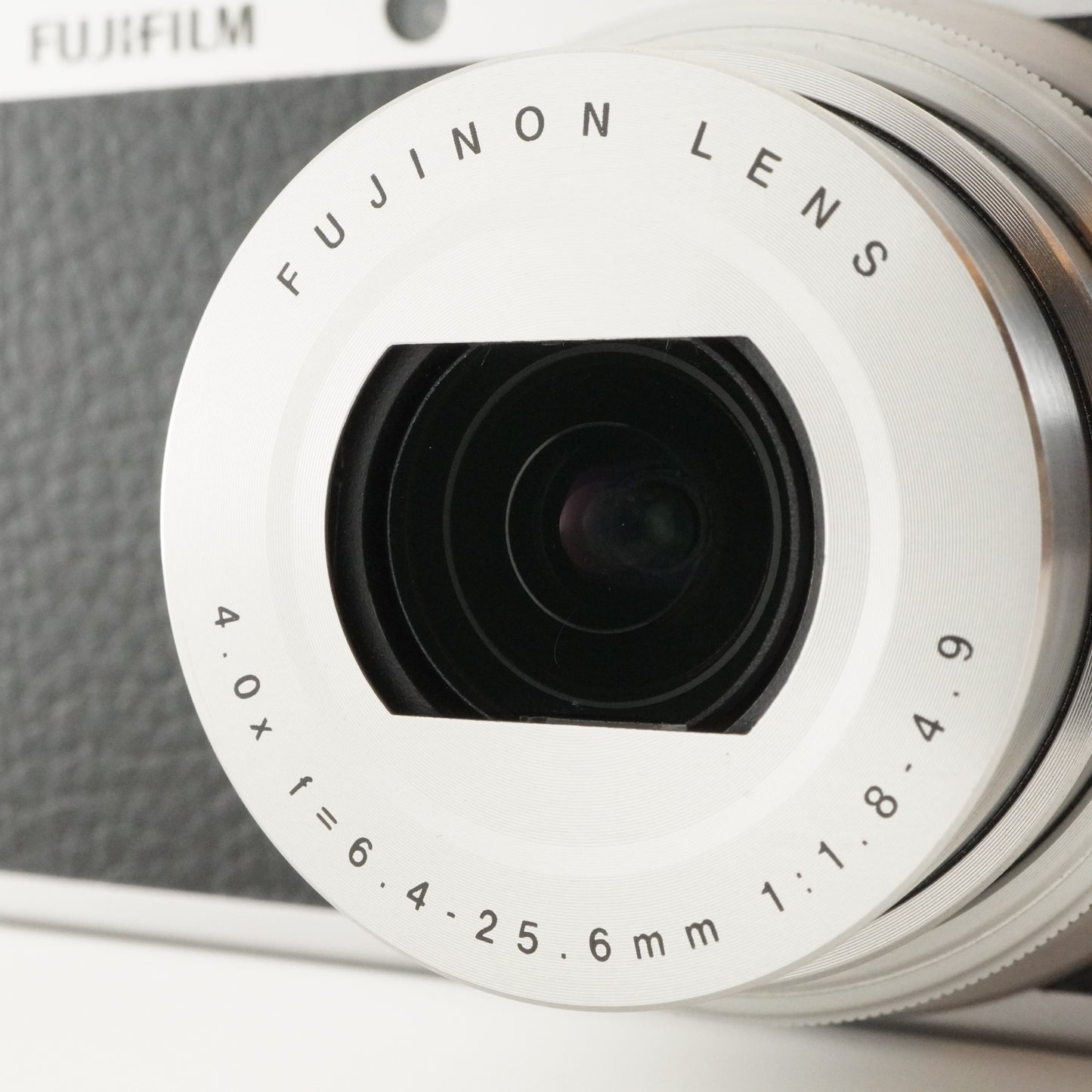 FUJIFILM XF1 Black With 4GB SDHC Card Digital Camera from Japan #7196