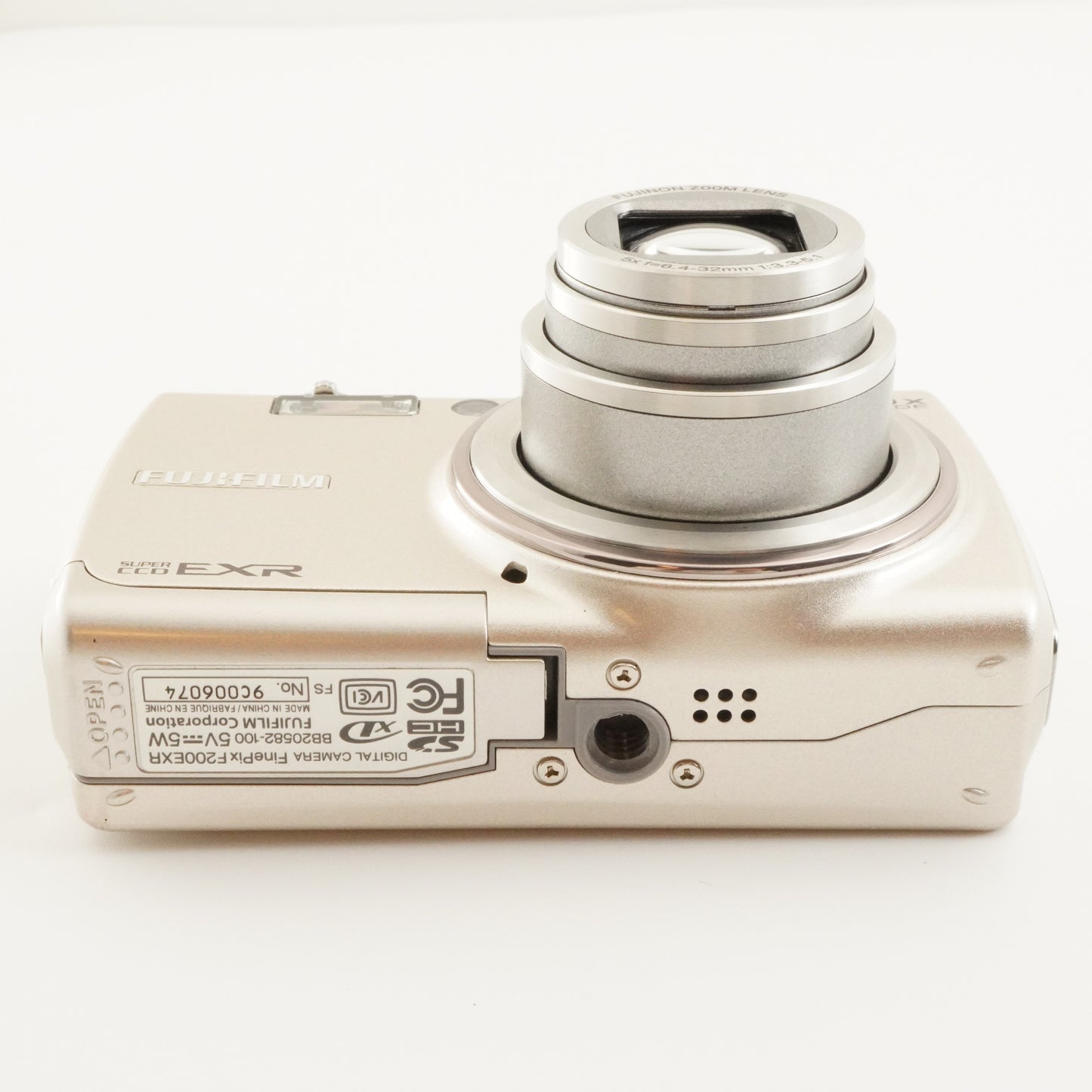 FUJIFILM FinePix F200EXR Silver + 4GB SDHC Card from Japan #7305