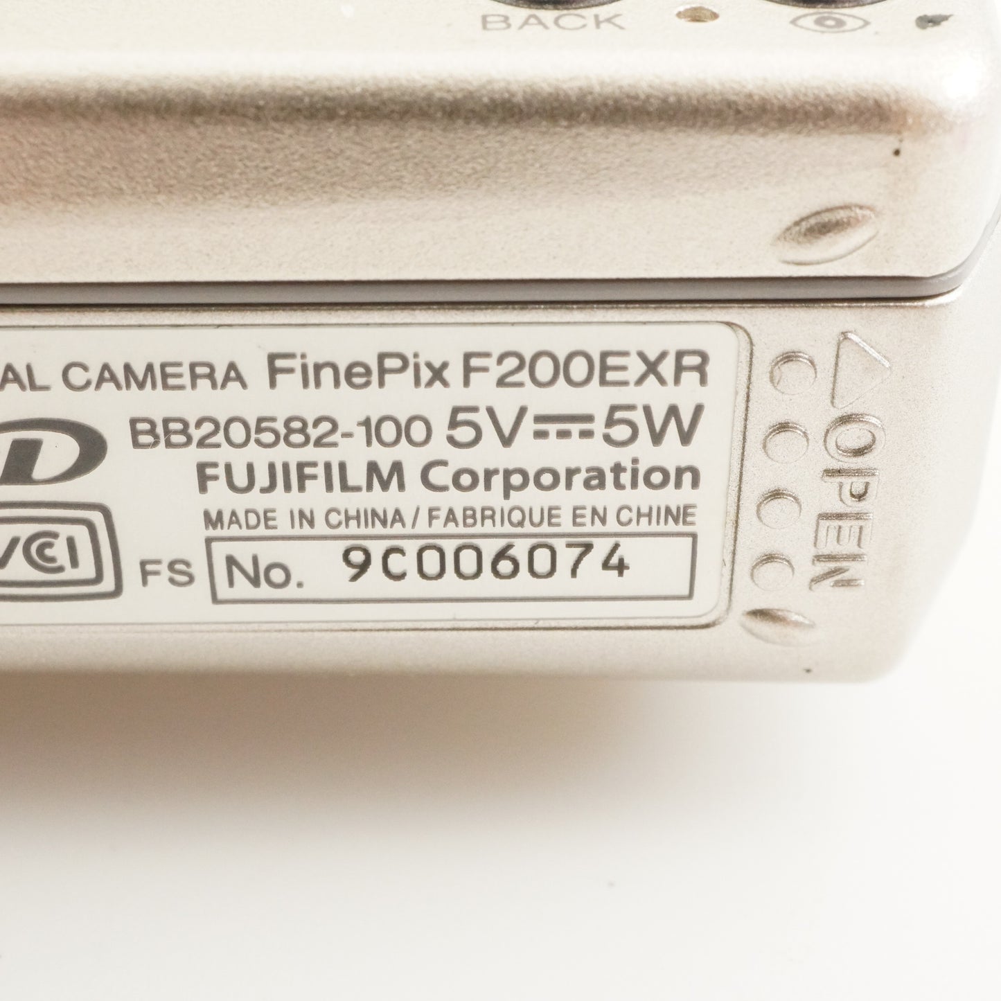 FUJIFILM FinePix F200EXR Silver + 4GB SDHC Card from Japan #7305