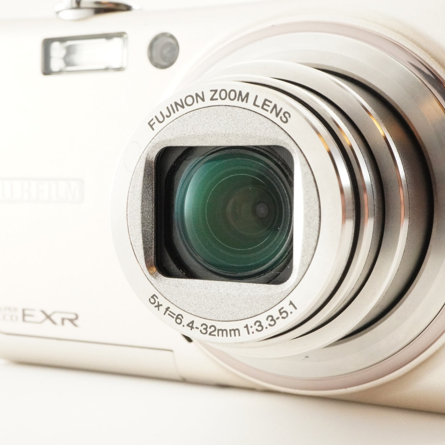 FUJIFILM FinePix F200EXR Silver + 4GB SDHC Card from Japan #7305