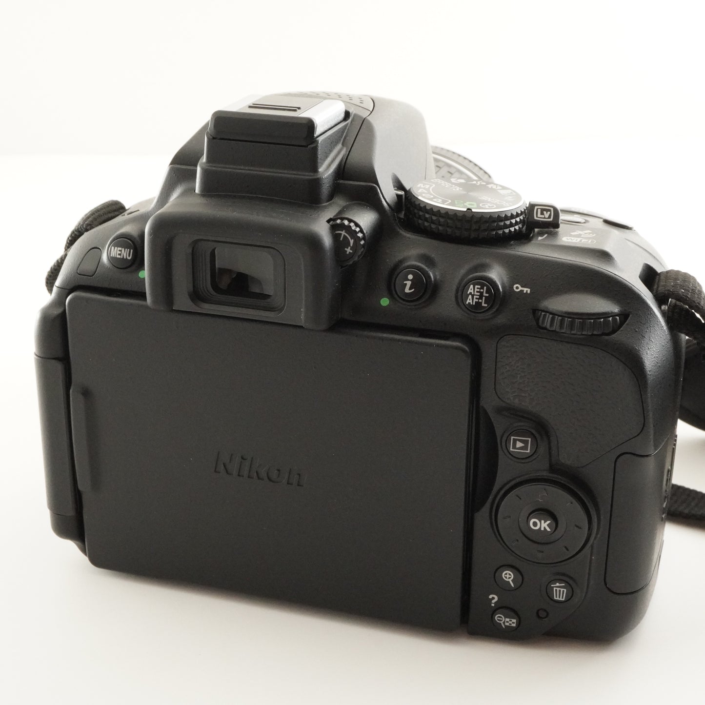 [1,103 Shots] Nikon D5300 + AF-P 18-55mm + 8GB SDHC Card from Japan #7696