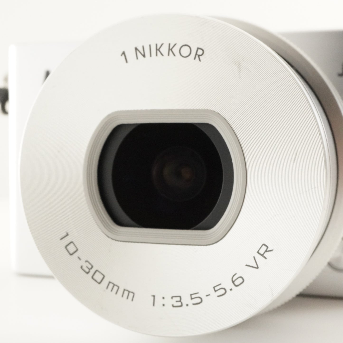 [3,599 Shots] Nikon 1 J4 Silver + 1 NIKKOR 10-30mm +4GB microSD from Japan #7756