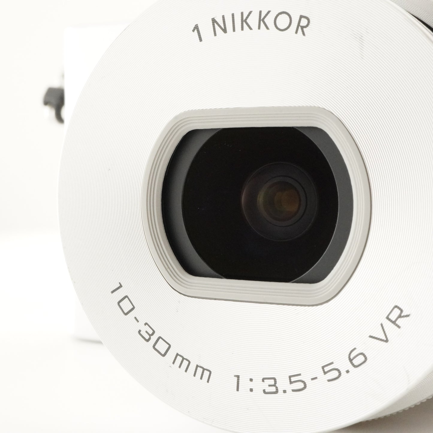 [3,599 Shots] Nikon 1 J4 Silver + 1 NIKKOR 10-30mm +4GB microSD from Japan #7756