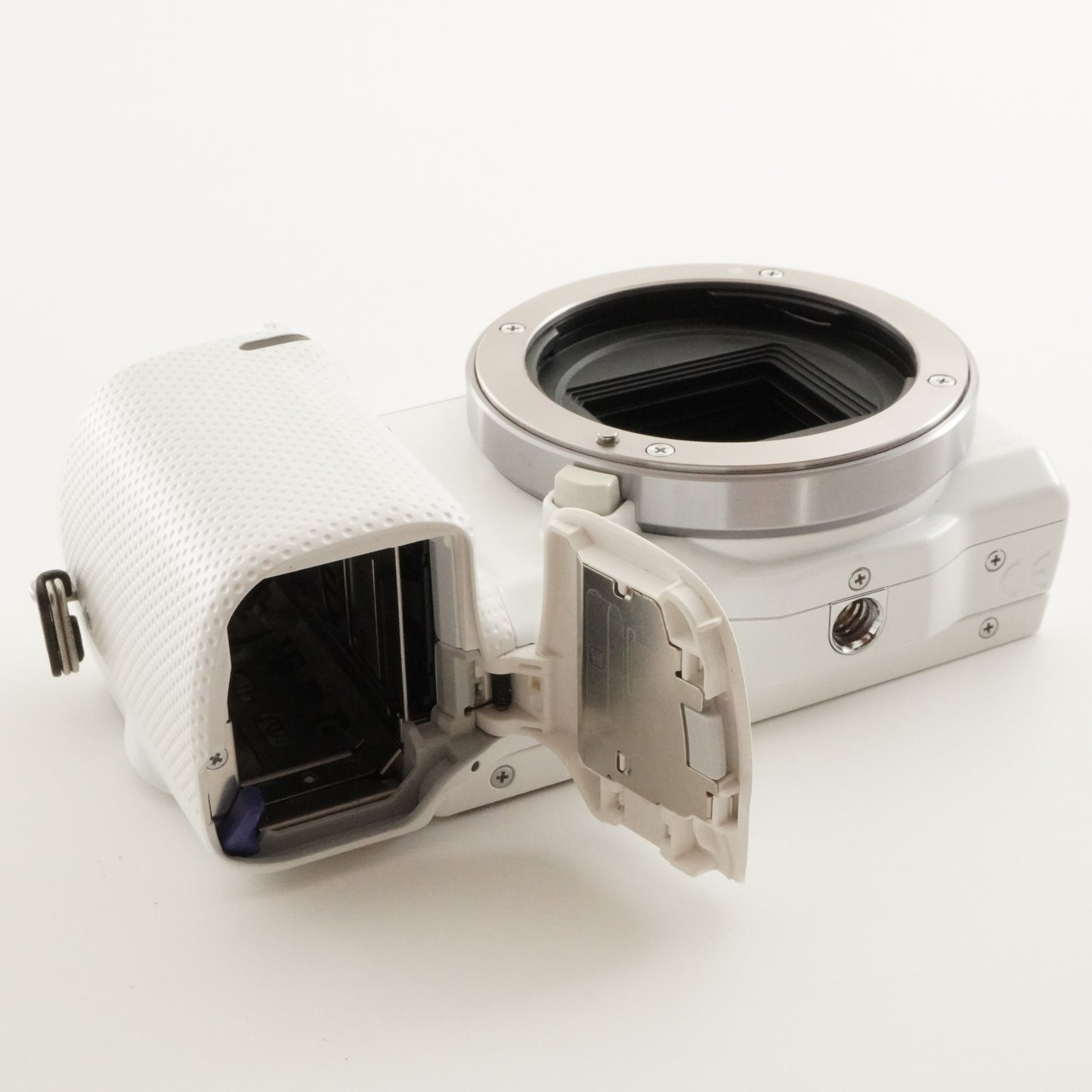 [7,014 Shots] SONY alpha NEX-5R White + E PZ 16-50mm + 32GB SD from Japan #7821