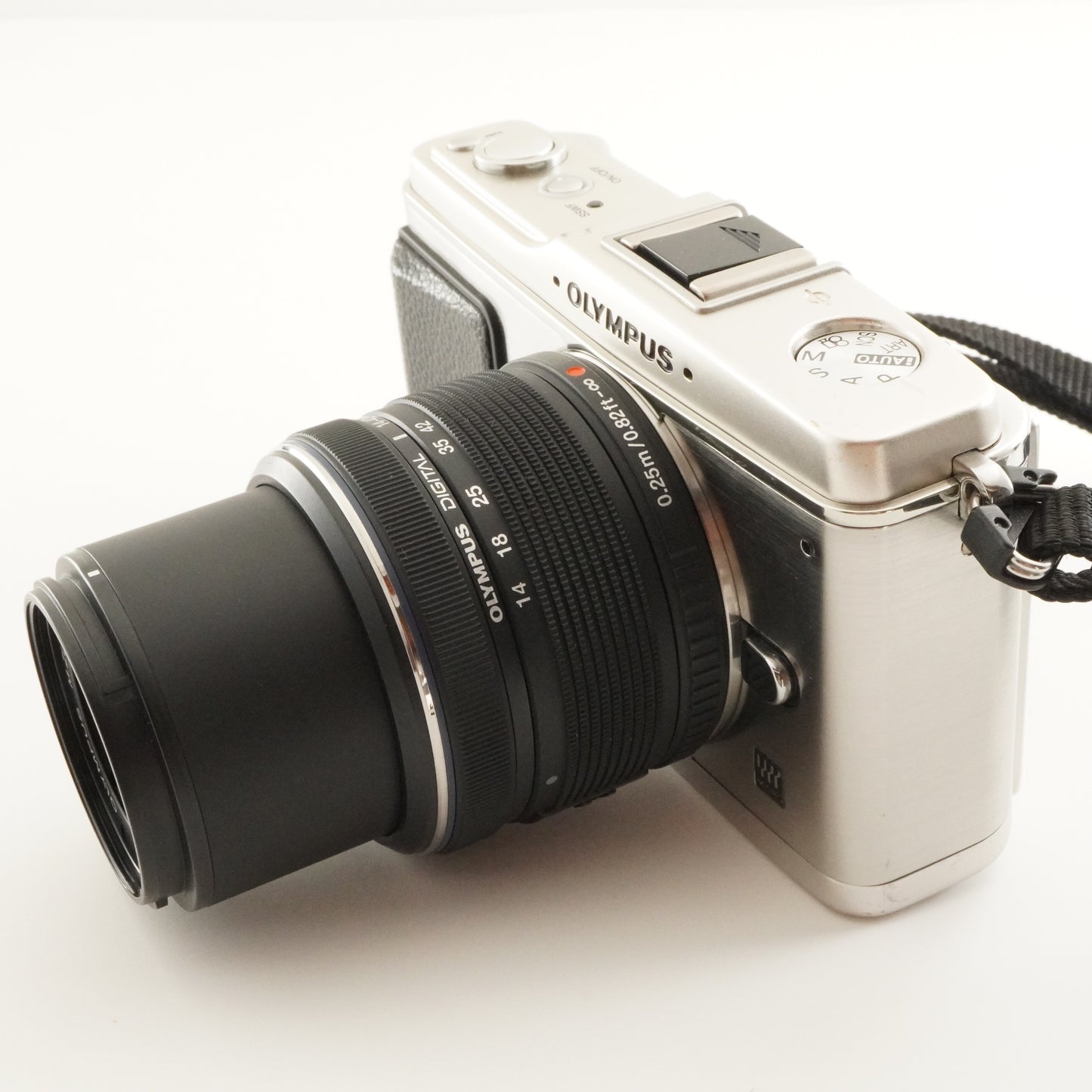 [929 Shots] Olympus PEN E-P1 Silver + M.Zuiko 14-42mm + 8GB SD from Japan #7932
