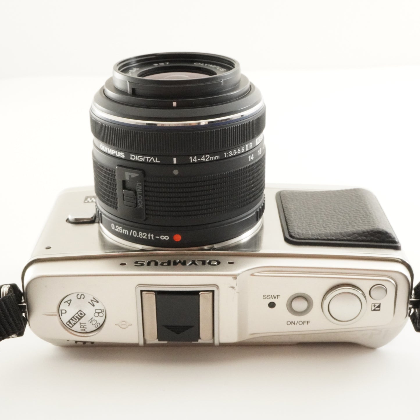 [929 Shots] Olympus PEN E-P1 Silver + M.Zuiko 14-42mm + 8GB SD from Japan #7932