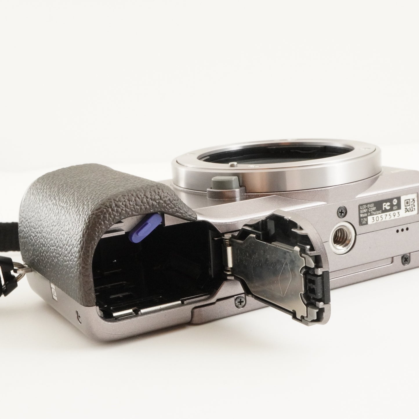 [936 Shots] SONY alpha 5100 ILCE-5100 Silver + 16-50 + 16GB SD from Japan #8029