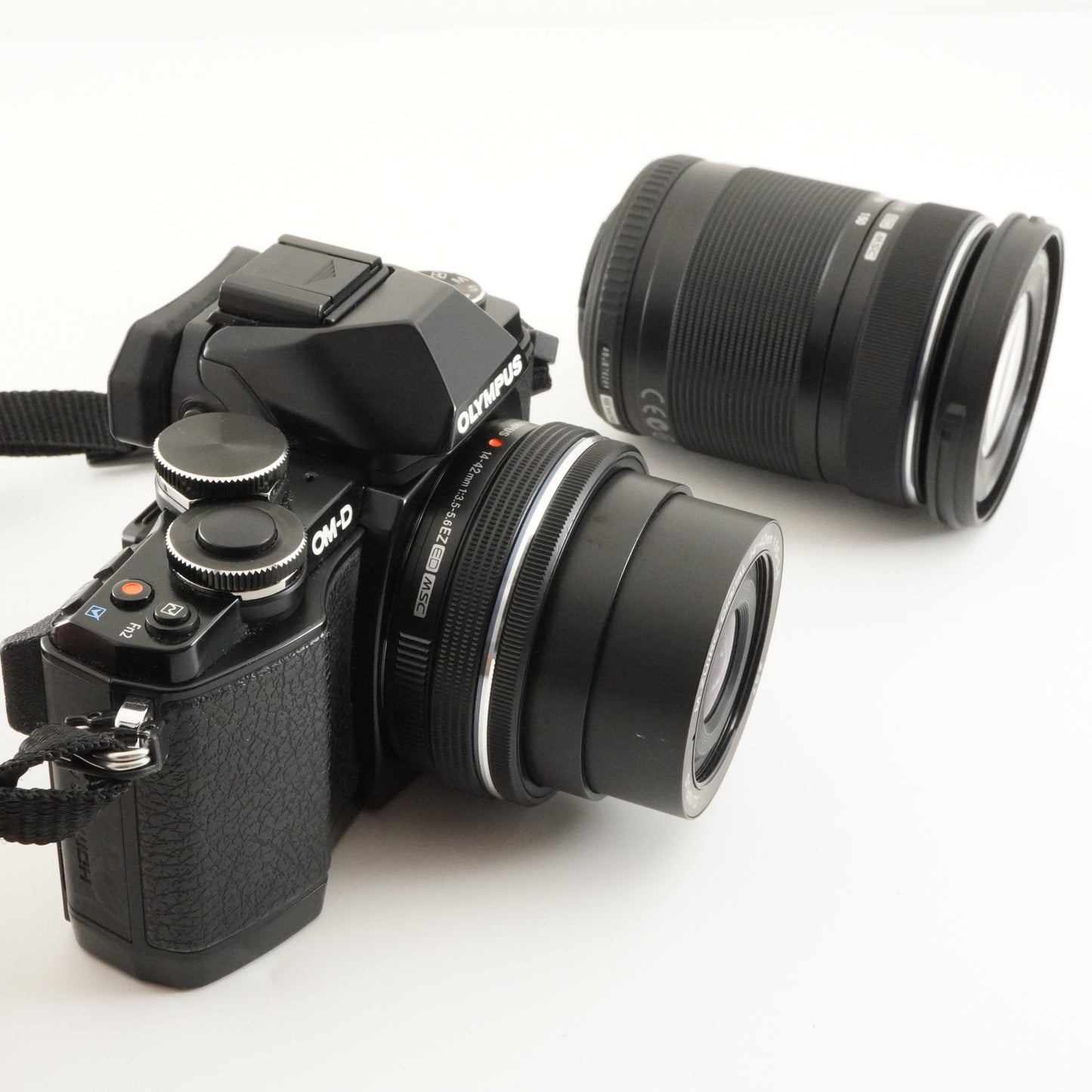 [5,427 Shots] OLYMPUS OM-D E-M10 Black + 14-42 + 40-150 + 8GBSD from Japan #8113