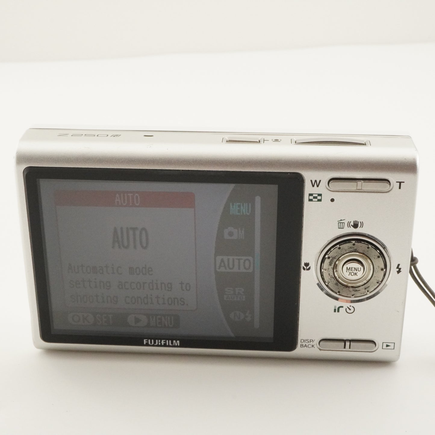 FUJIFILM FINEPIX Z250fd White With 4GB SDHC Card Digital Camera from Japan #8136