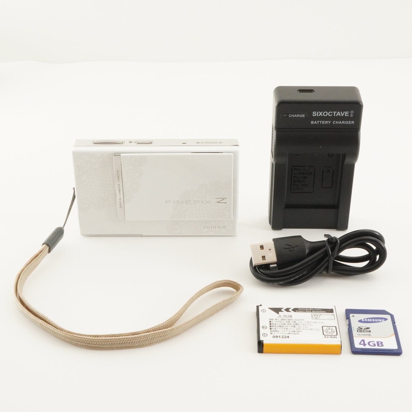 FUJIFILM FINEPIX Z250fd White With 4GB SDHC Card Digital Camera from Japan #8136