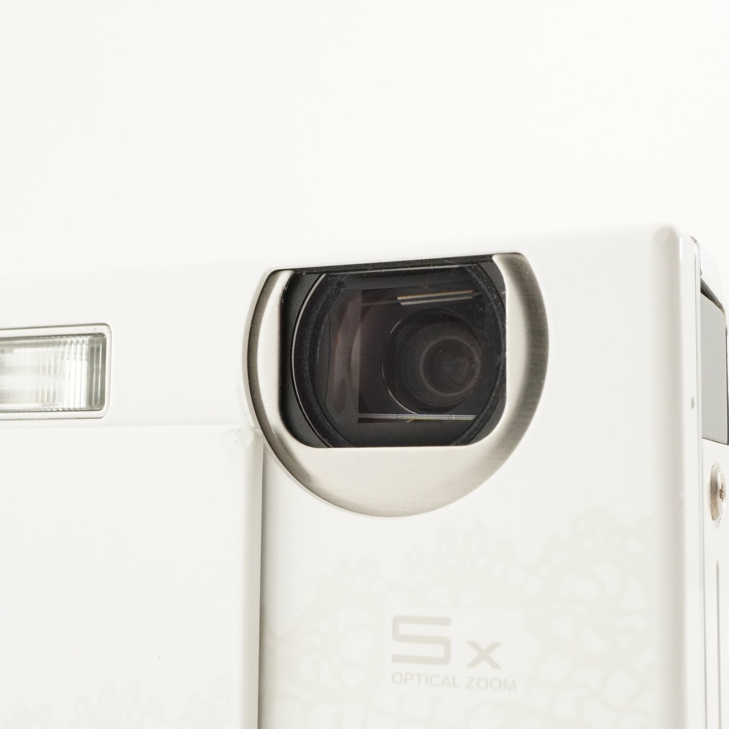 FUJIFILM FINEPIX Z250fd White With 4GB SDHC Card Digital Camera from Japan #8136