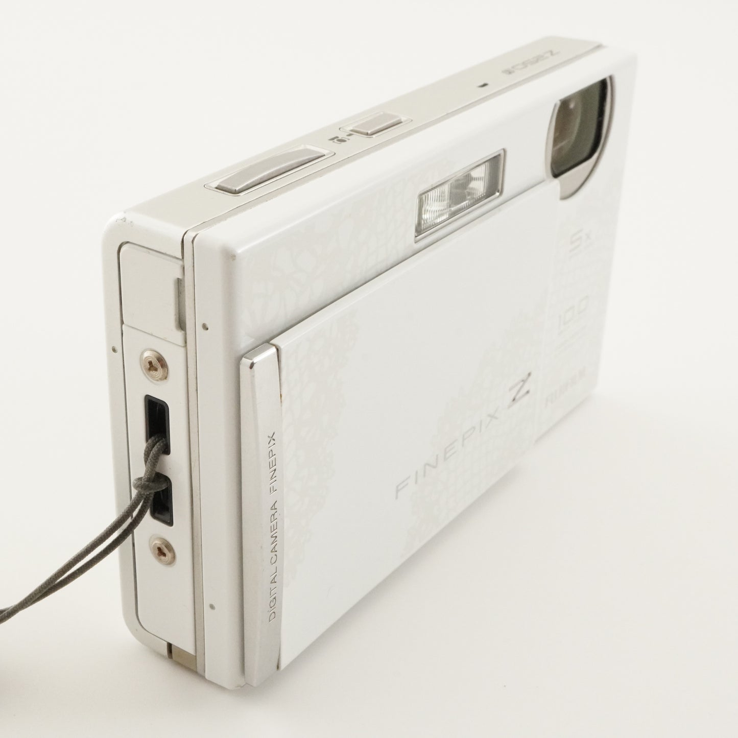 FUJIFILM FINEPIX Z250fd White With 4GB SDHC Card Digital Camera from Japan #8136