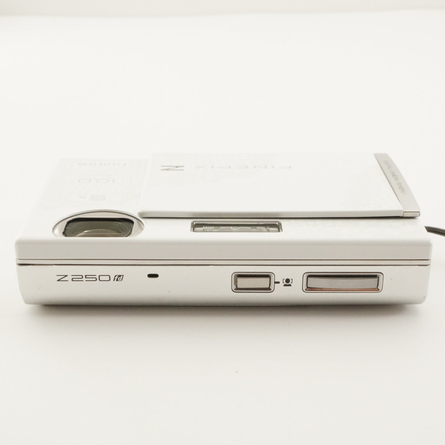 FUJIFILM FINEPIX Z250fd White With 4GB SDHC Card Digital Camera from Japan #8136