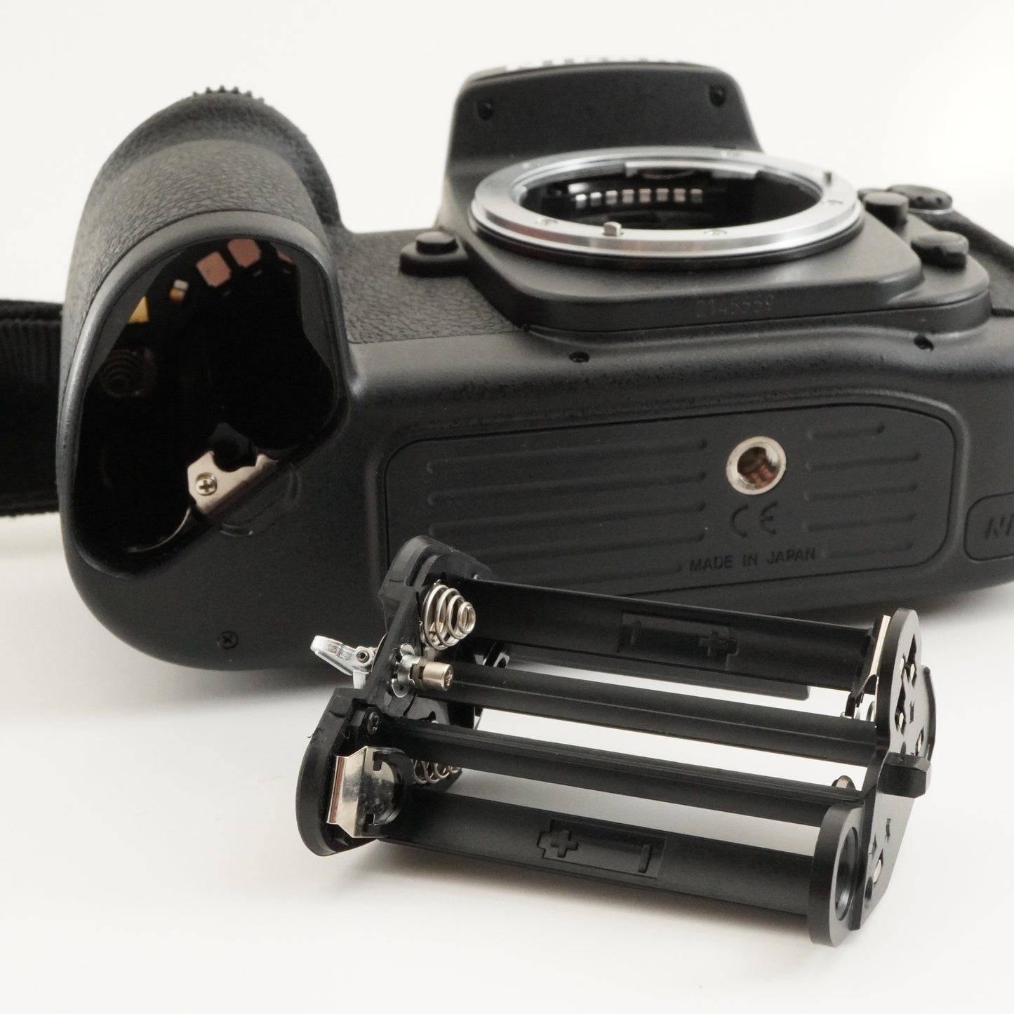 Nikon F100 + AF NIKKOR 50mm F1.8 SLR 35mm Film Camera from Japan #8172