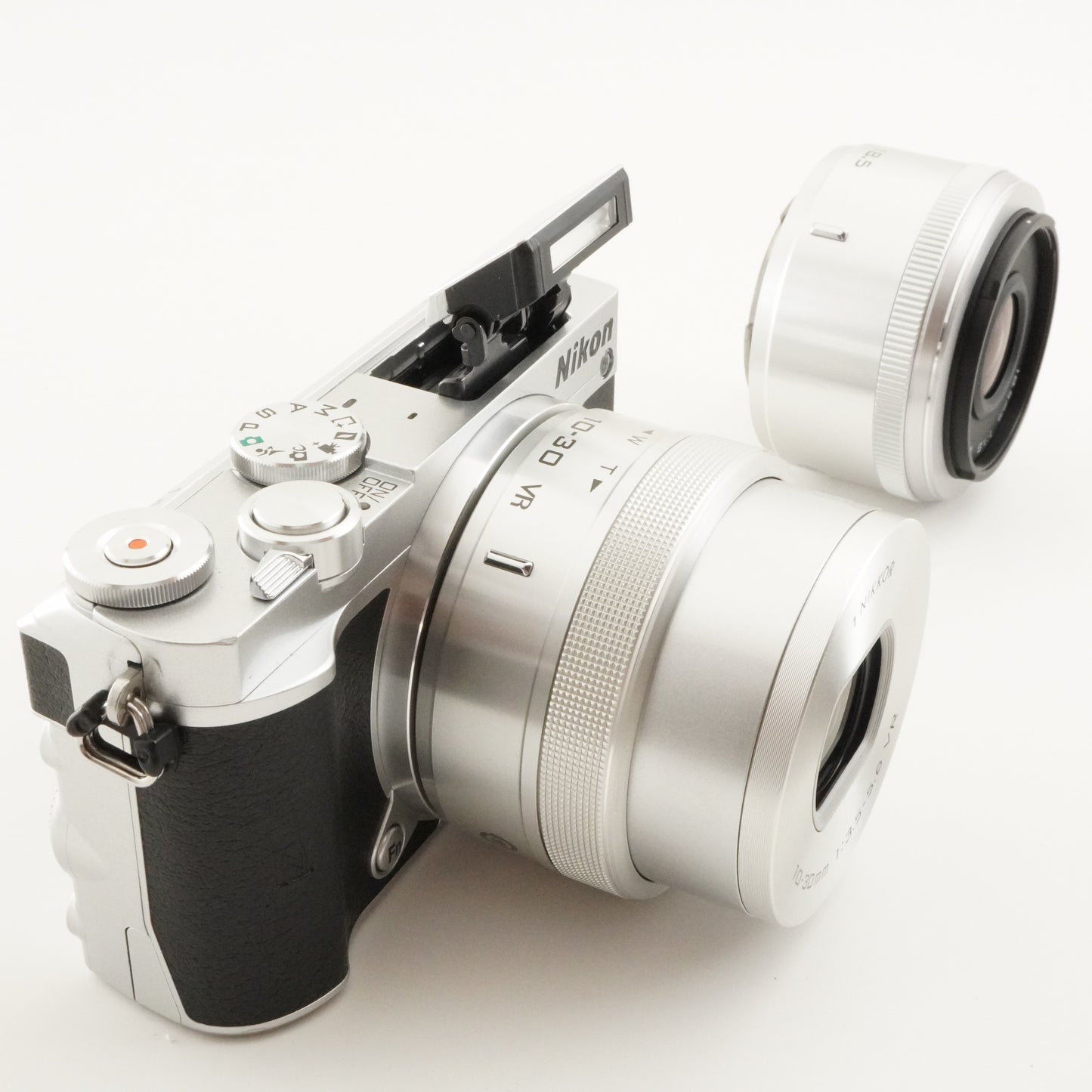 [501 Shots] Nikon 1 J5 Silver +10-30 +18.5mm In Box +8GBmicroSD from Japan #8297