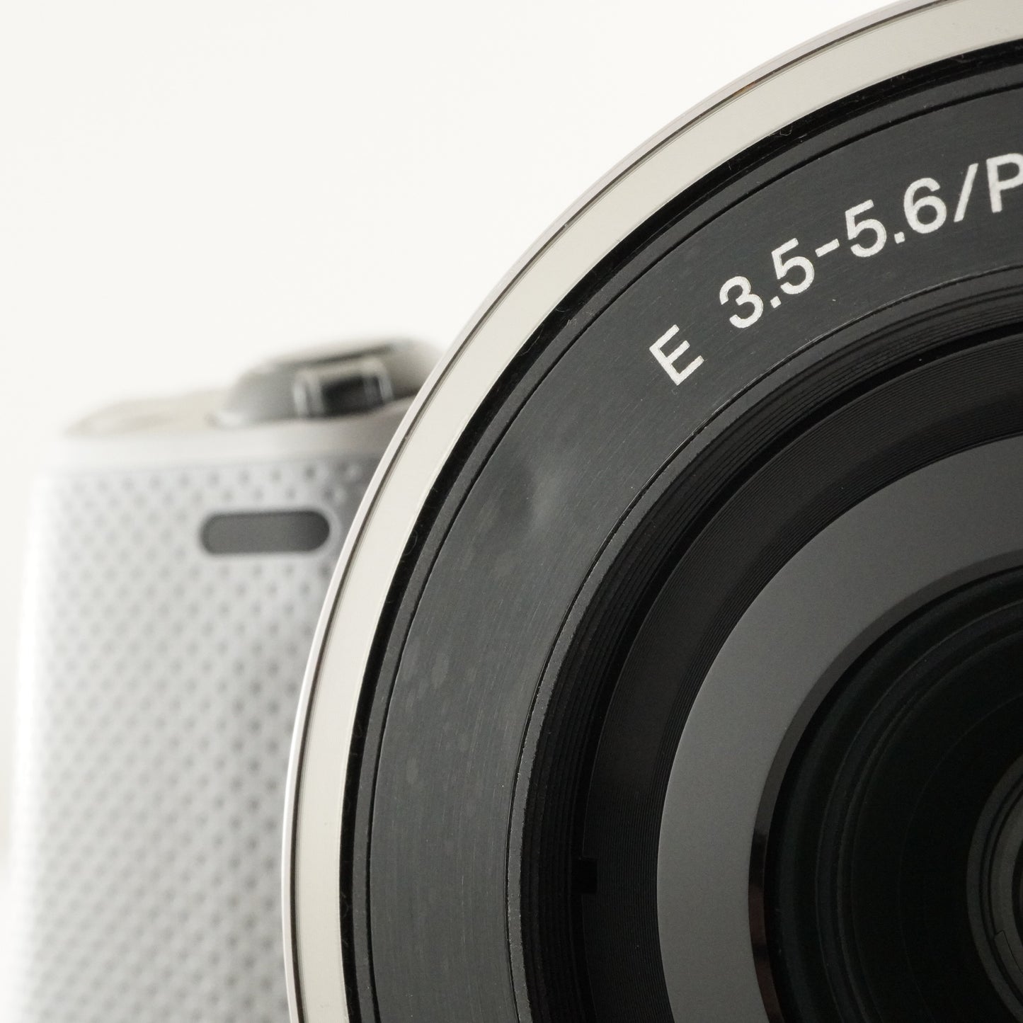 [8,860 Shots] SONY alpha NEX-5R Silver + E PZ 16-50mm + 16GB SD from Japan #8357