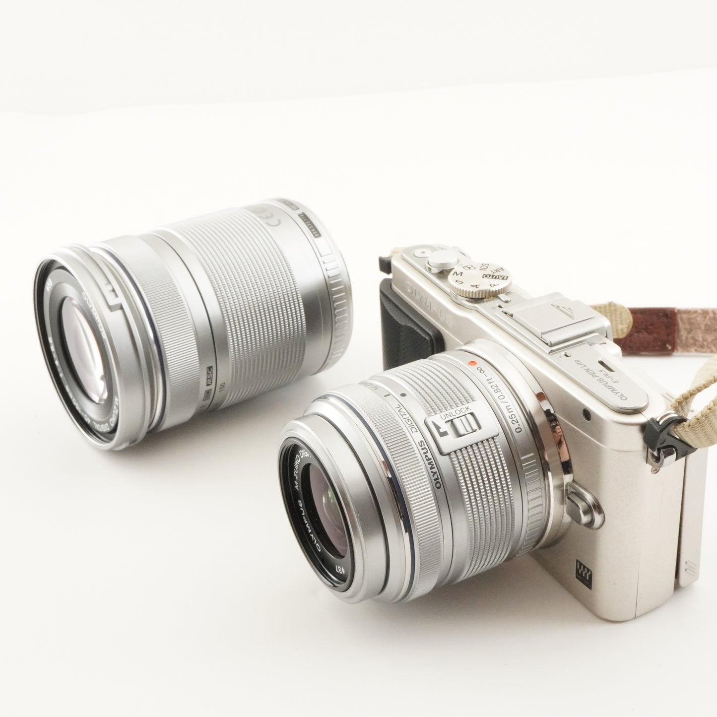 4,032 Shots! OLYMPUS PEN E-PL5 Silver +14-42mm +40-150mm +8GBSD from Japan #8384