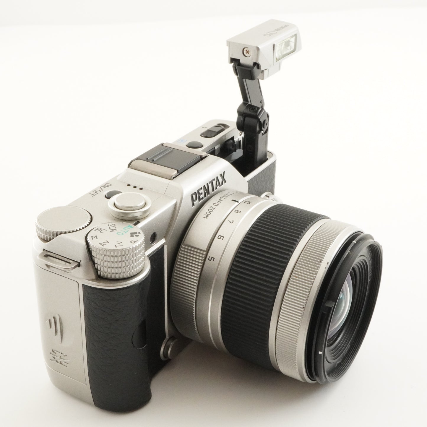 [210 Shots] PENTAX Q10 + 02 smc PENTAX 5-15mm Silver + 4GB SD from Japan #8404