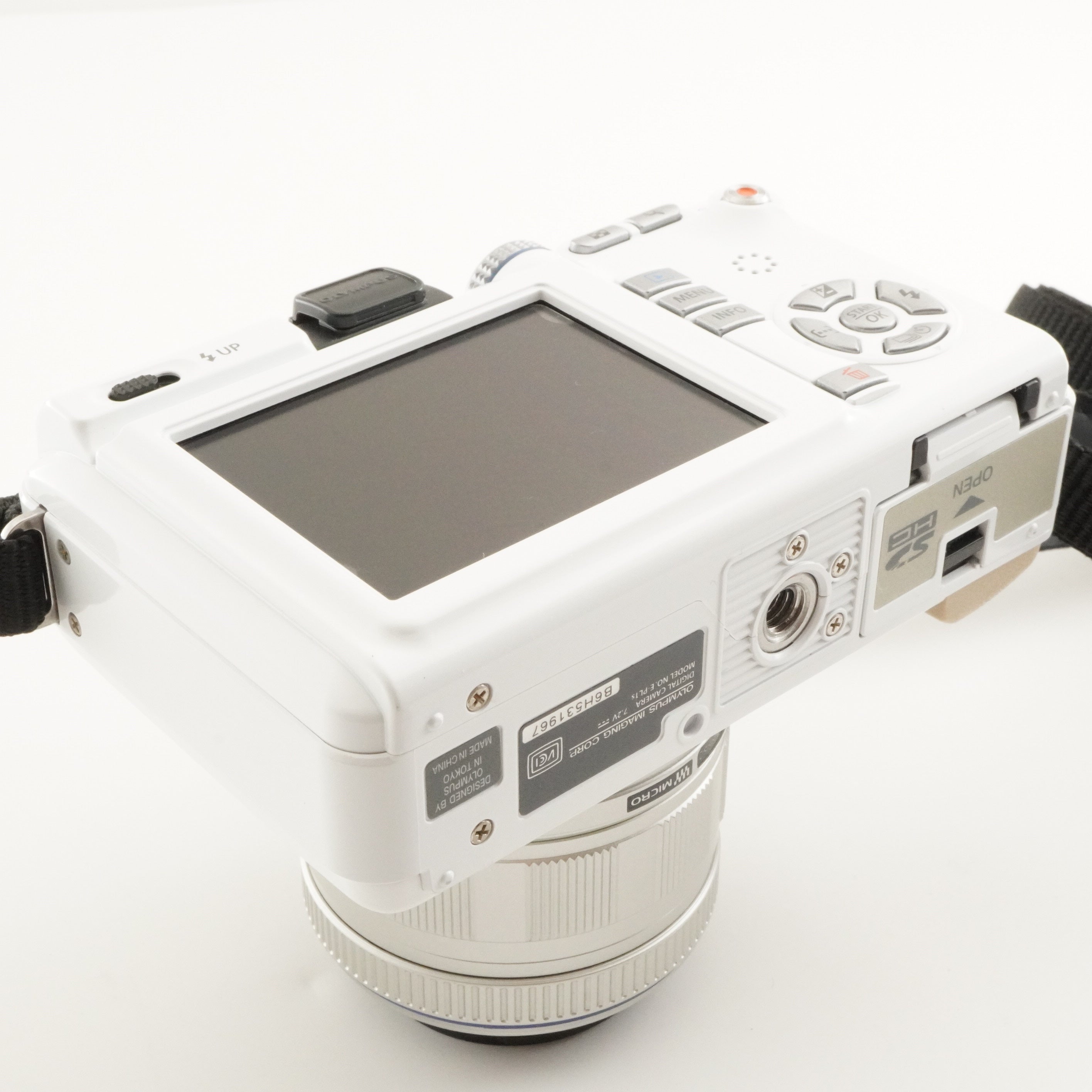 オリンパス OLYMPUS E-PL1s白 ショット数: 559 2344673 Amazon | OLYMPUS ミラーレス一眼 E-PL1s レンズキット ホワイト E